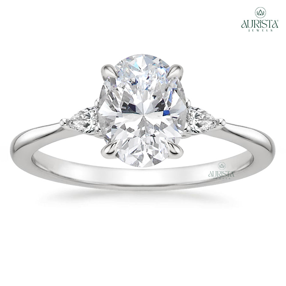 Shine Eternal White Gold Ring with Oval Diamond