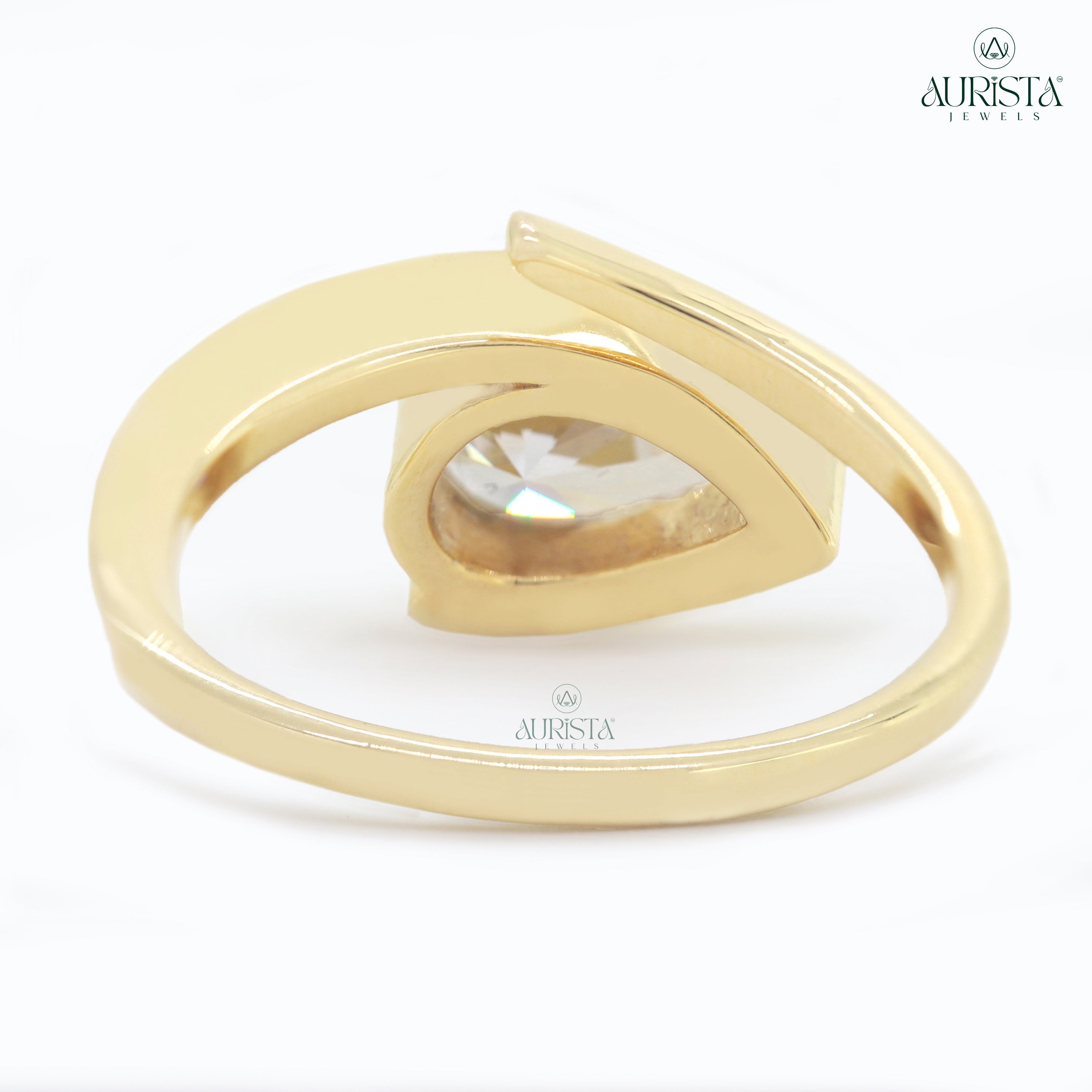 Shine of Promise – Yellow Gold Ring with Solitaire Diamond