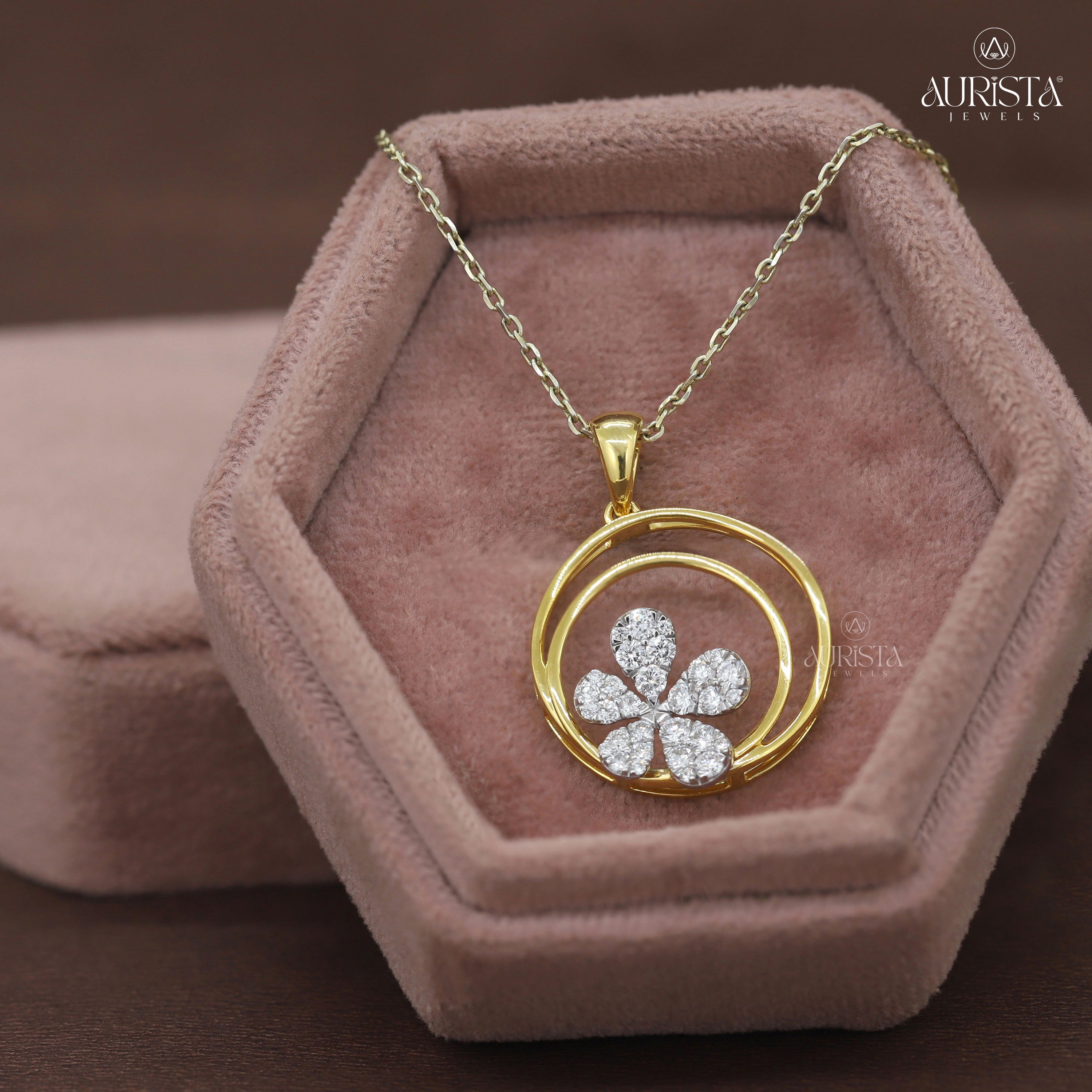 Round Floral Design Diamond Jewelry Set in Yellow Gold