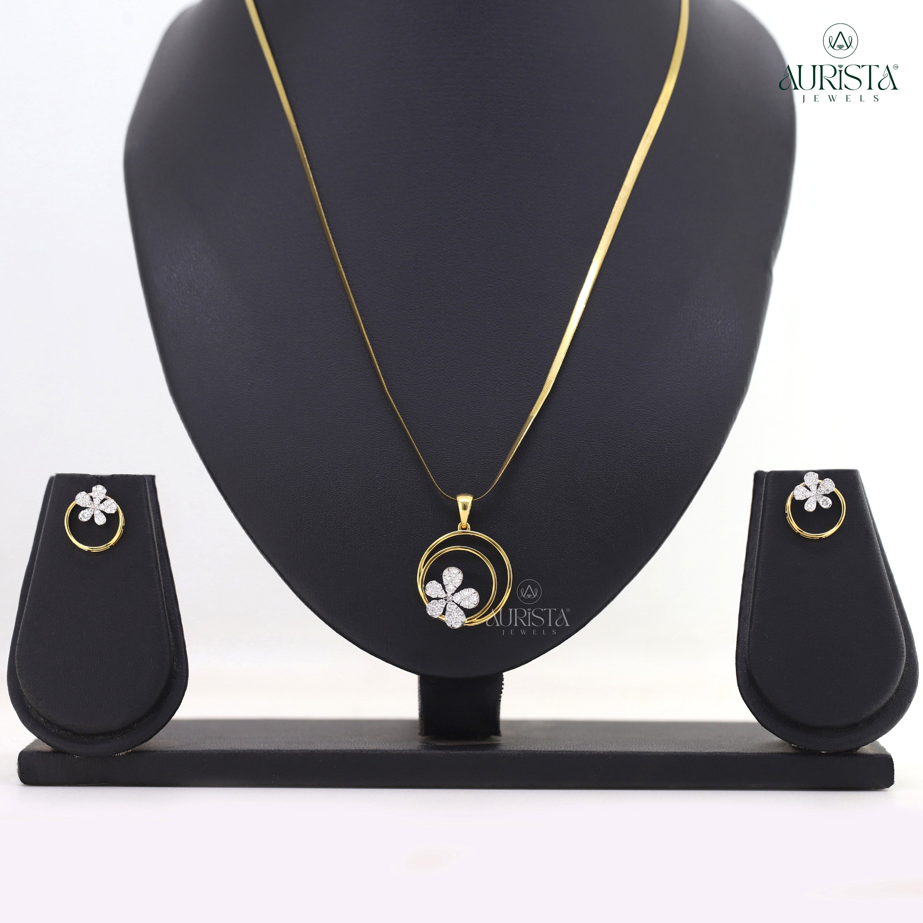Round Floral Design Diamond Jewelry Set in Yellow Gold