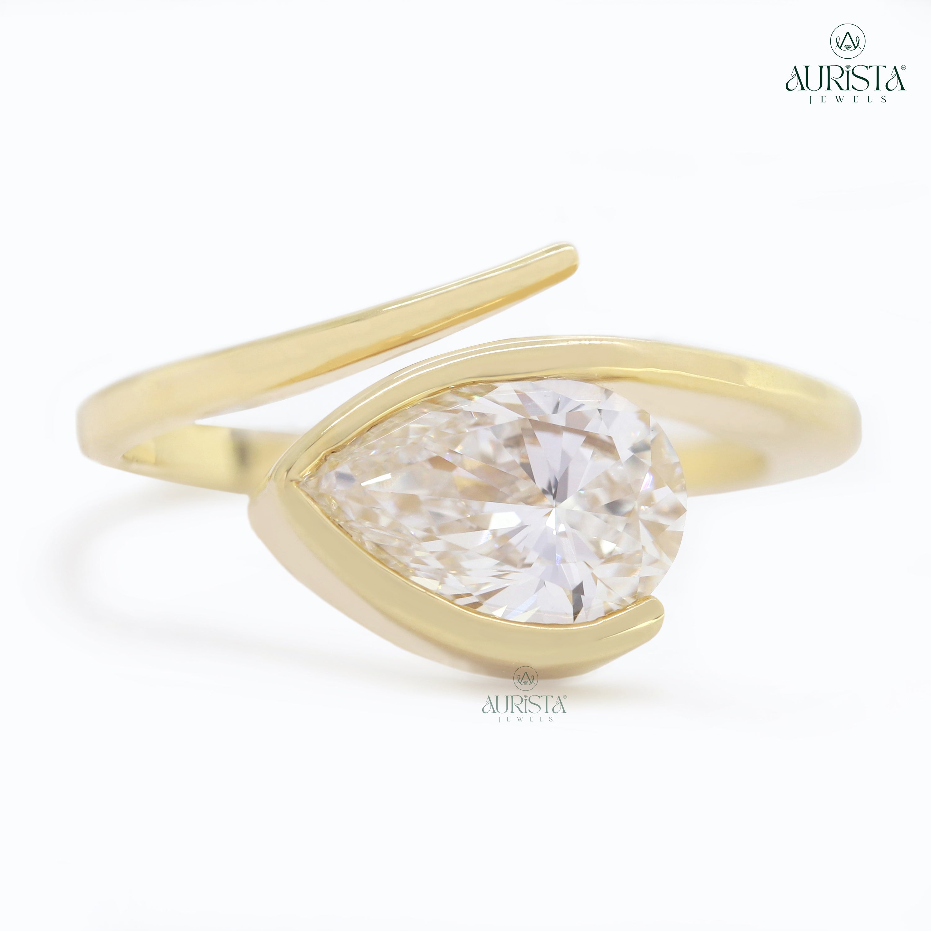 Shine of Promise – Yellow Gold Ring with Solitaire Diamond