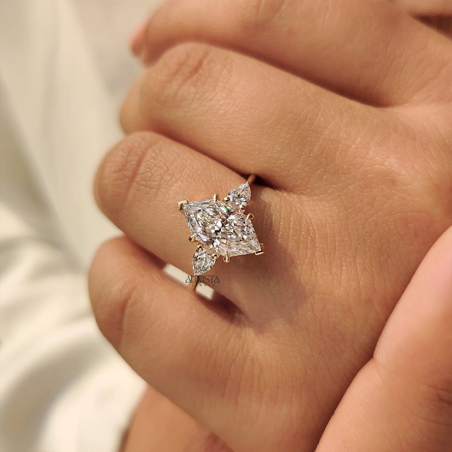 Shine Forever – Elegant Band with Dazzling Diamond