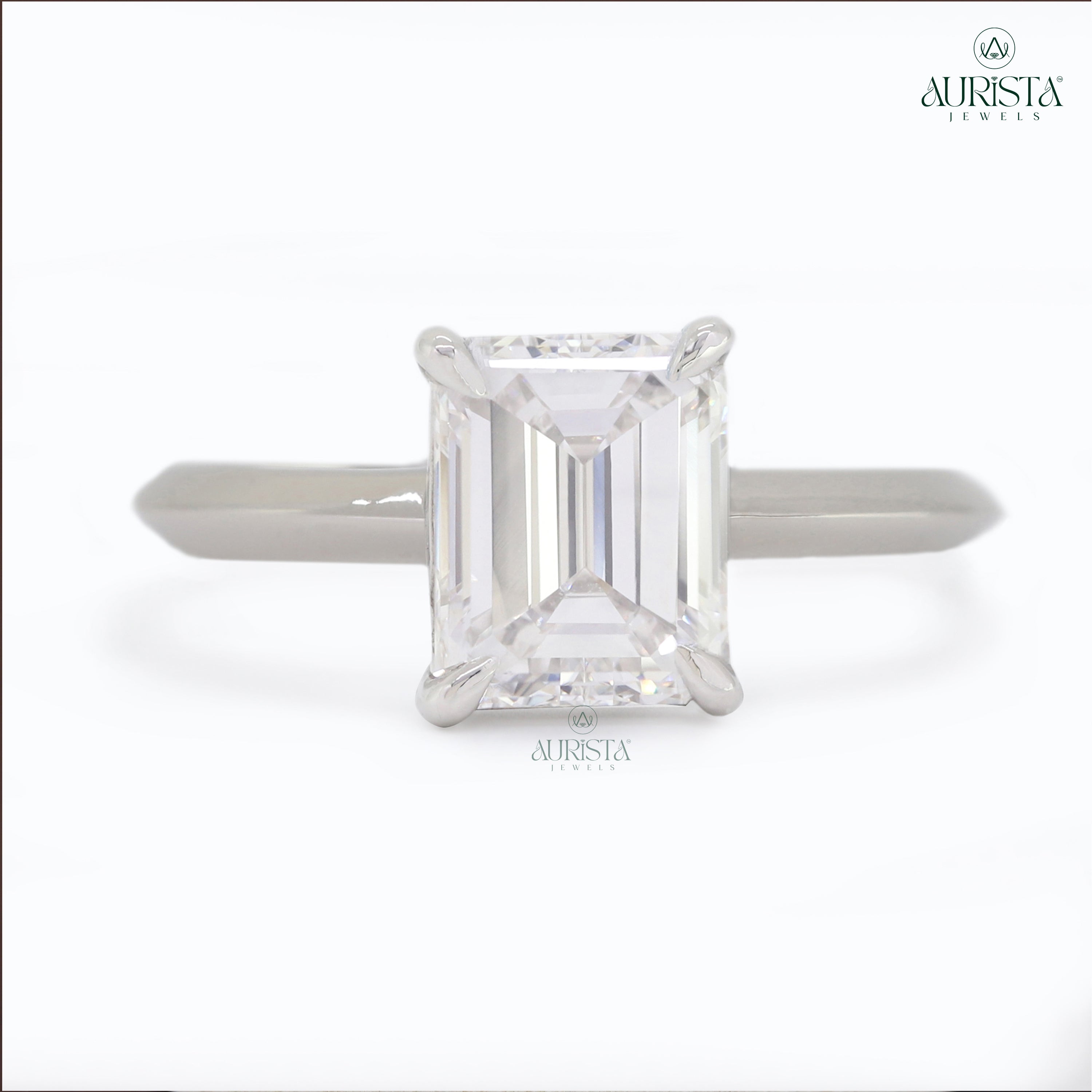 Hold Forever – White Gold Ring with emerald Diamond