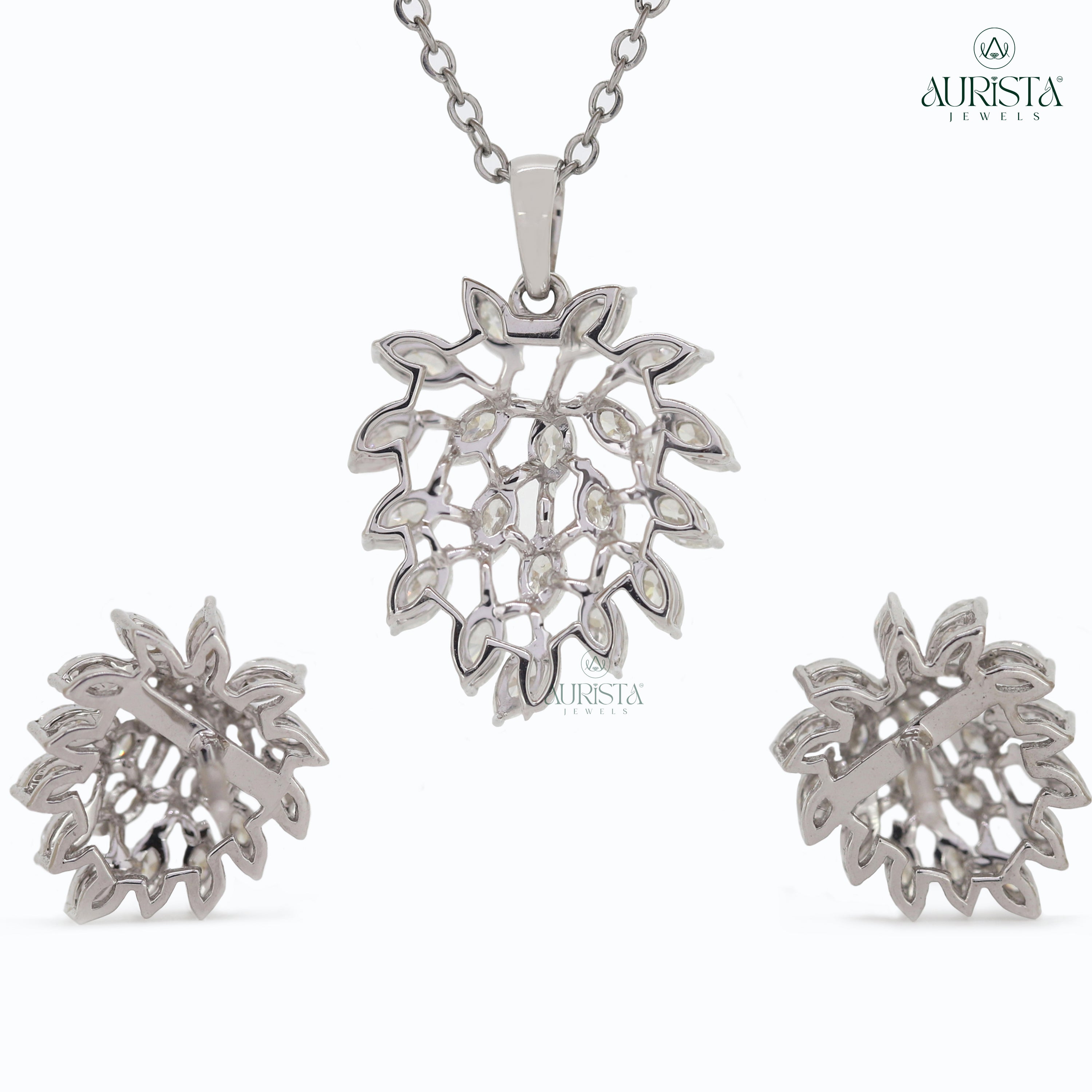 Dazzling Bloom – Yellow Gold Cluster Diamond Jewelry Set