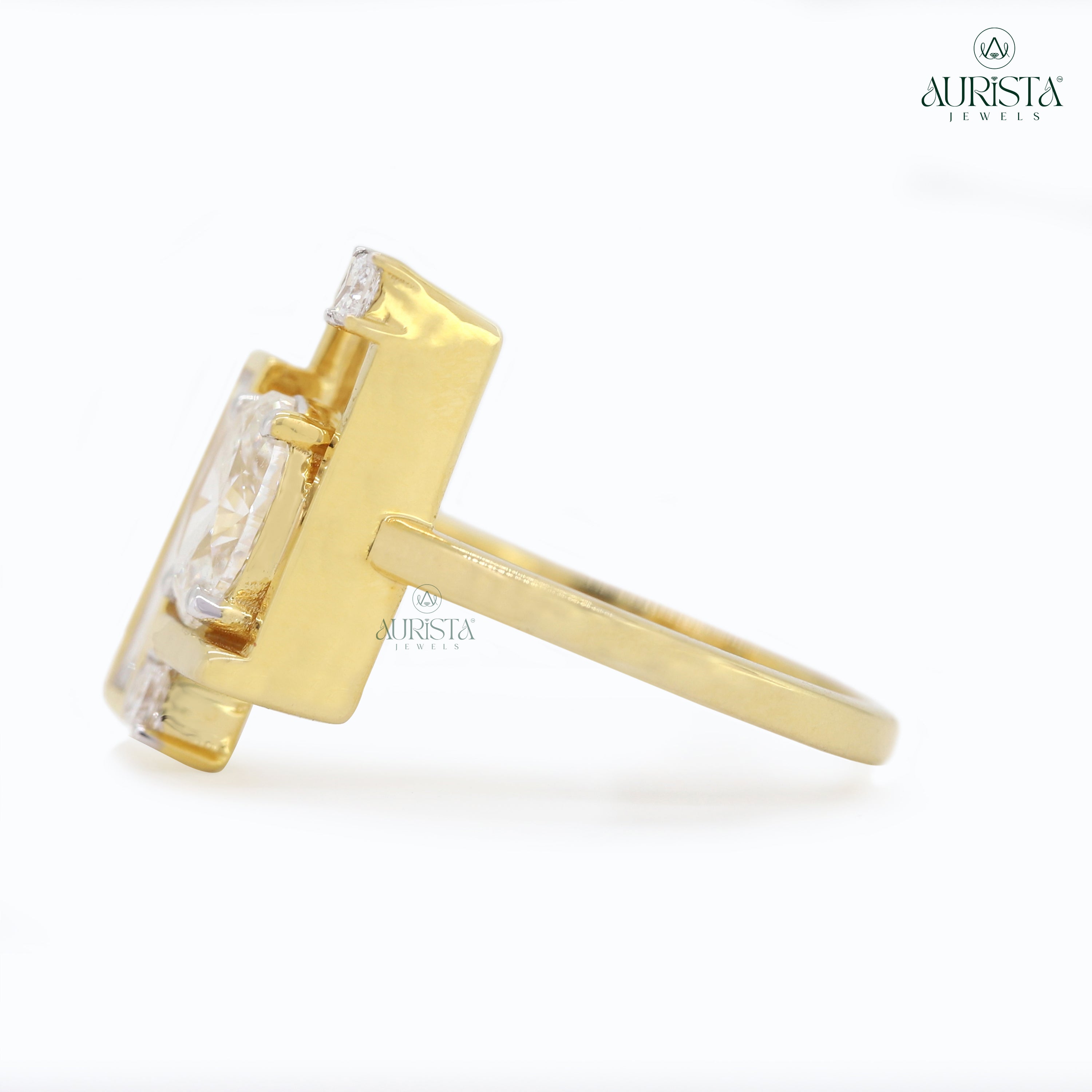 Timeless Promise – Yellow Gold Ring with MIx Diamond