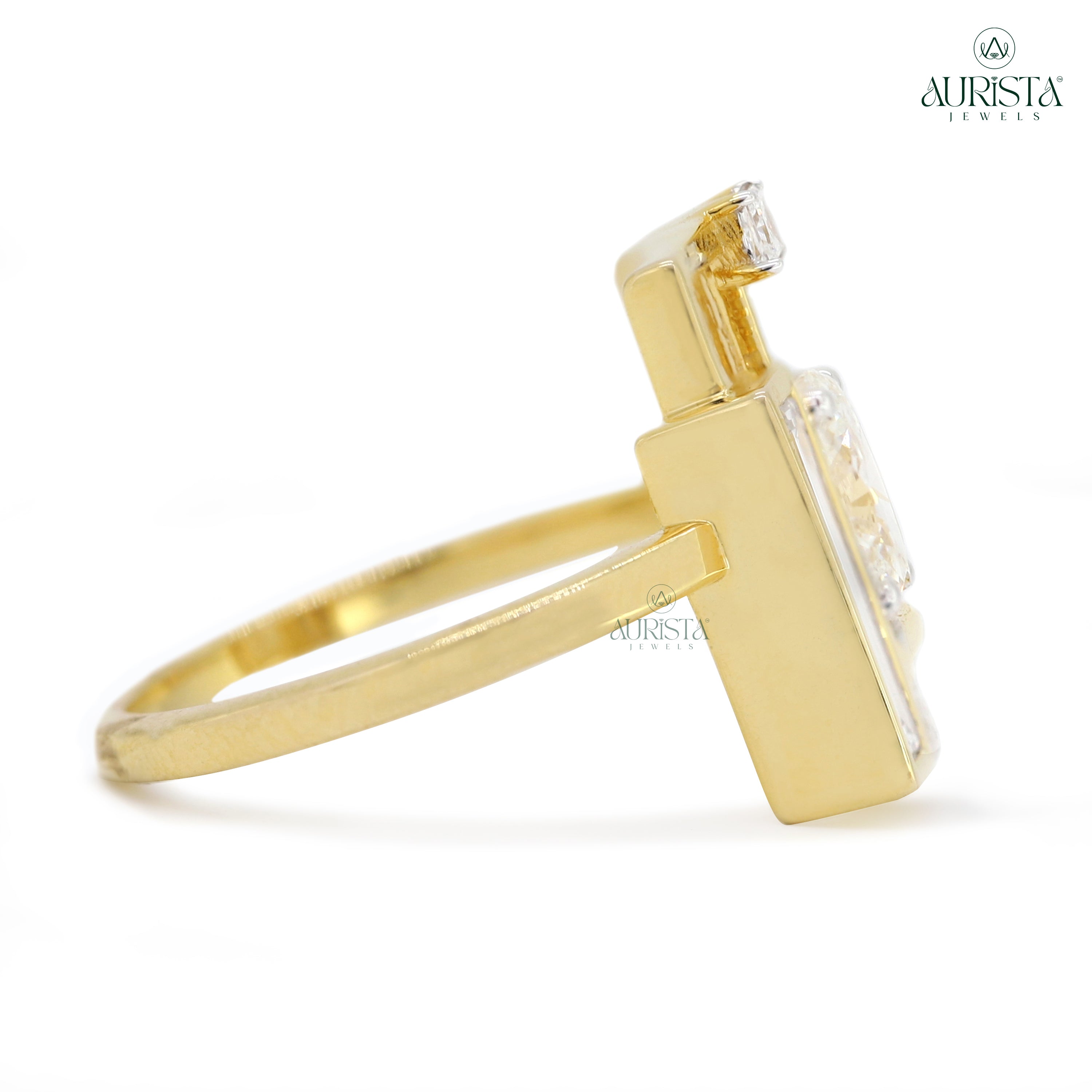 Timeless Promise – Yellow Gold Ring with MIx Diamond
