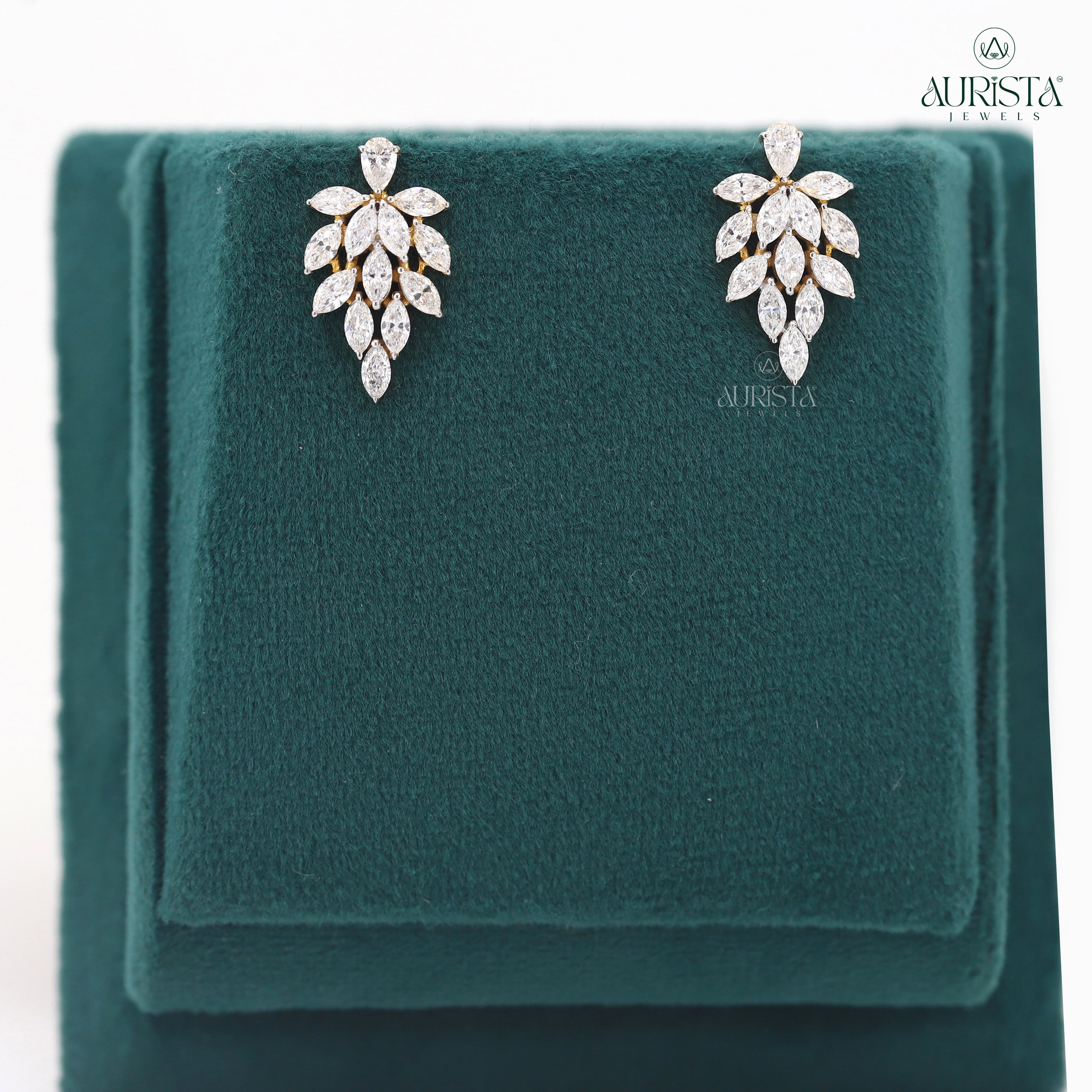 Pure Glow Round Diamond Pendant in Yellow Gold