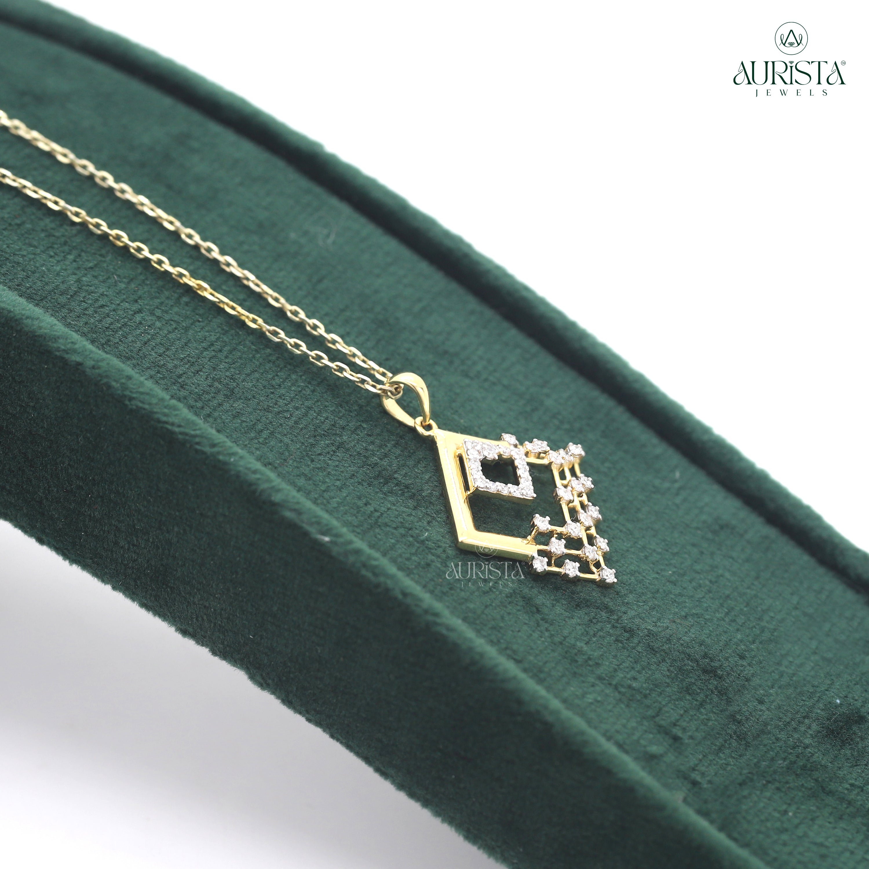 Geometric Floral Fusion – Yellow Gold Round Diamond Jewelry Set