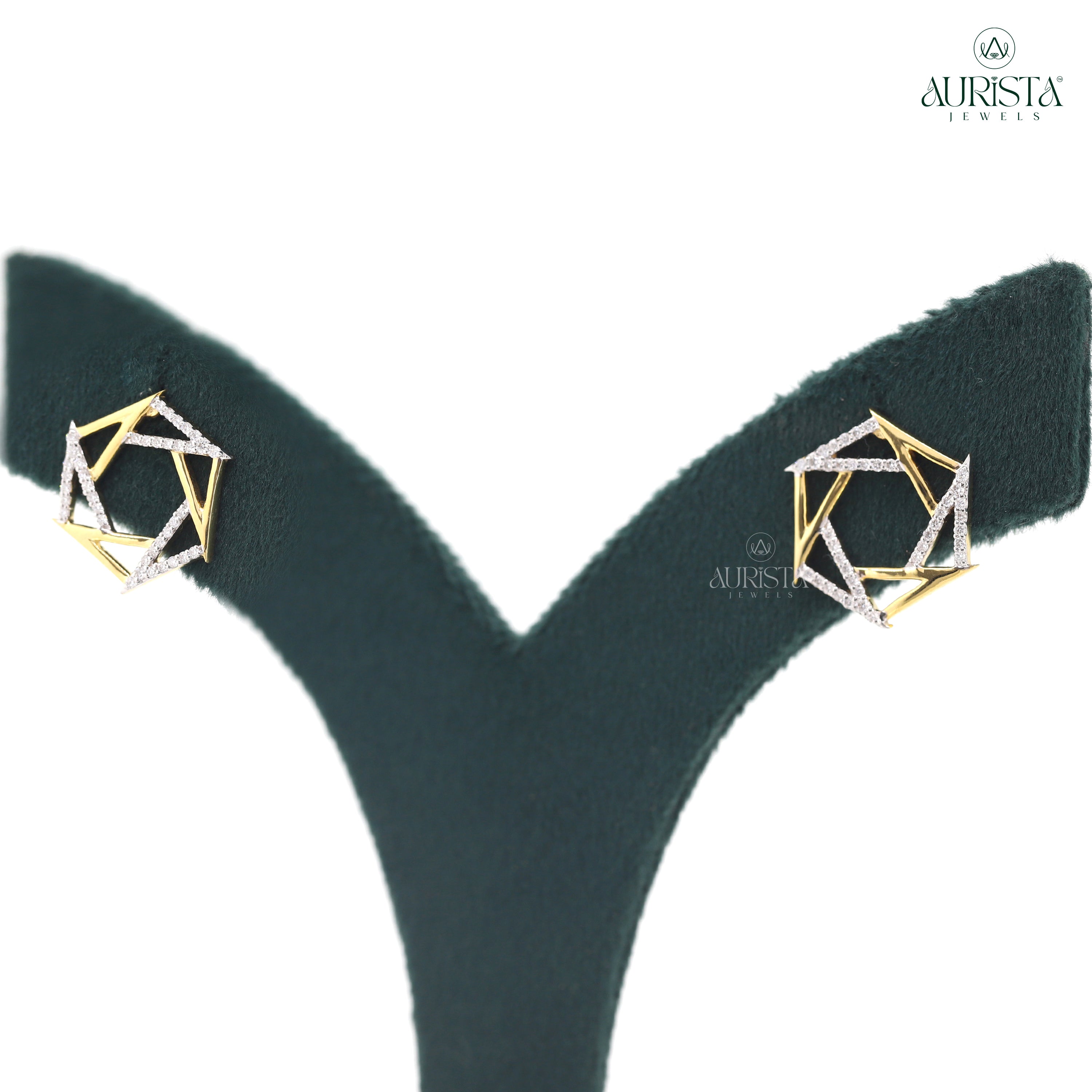 Dazzling Bloom – Yellow Gold Cluster Diamond Jewelry Set
