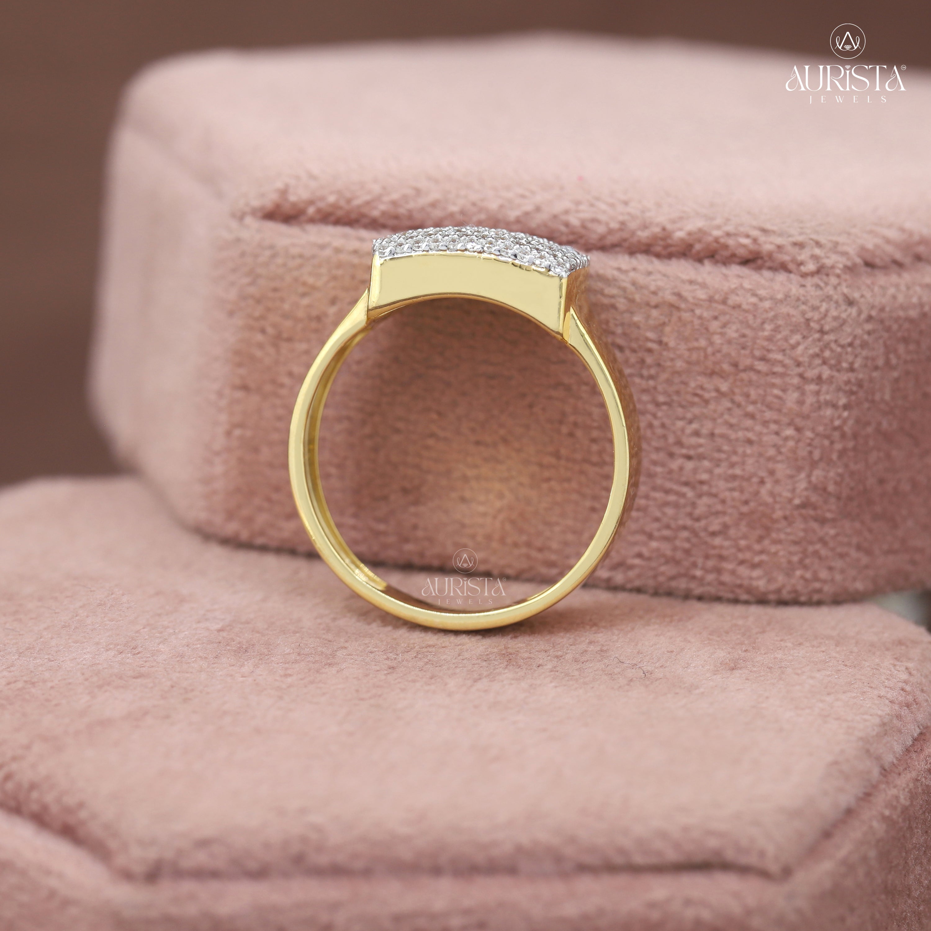 Crown of Promise – Yellow Gold Ring with Round Diamond