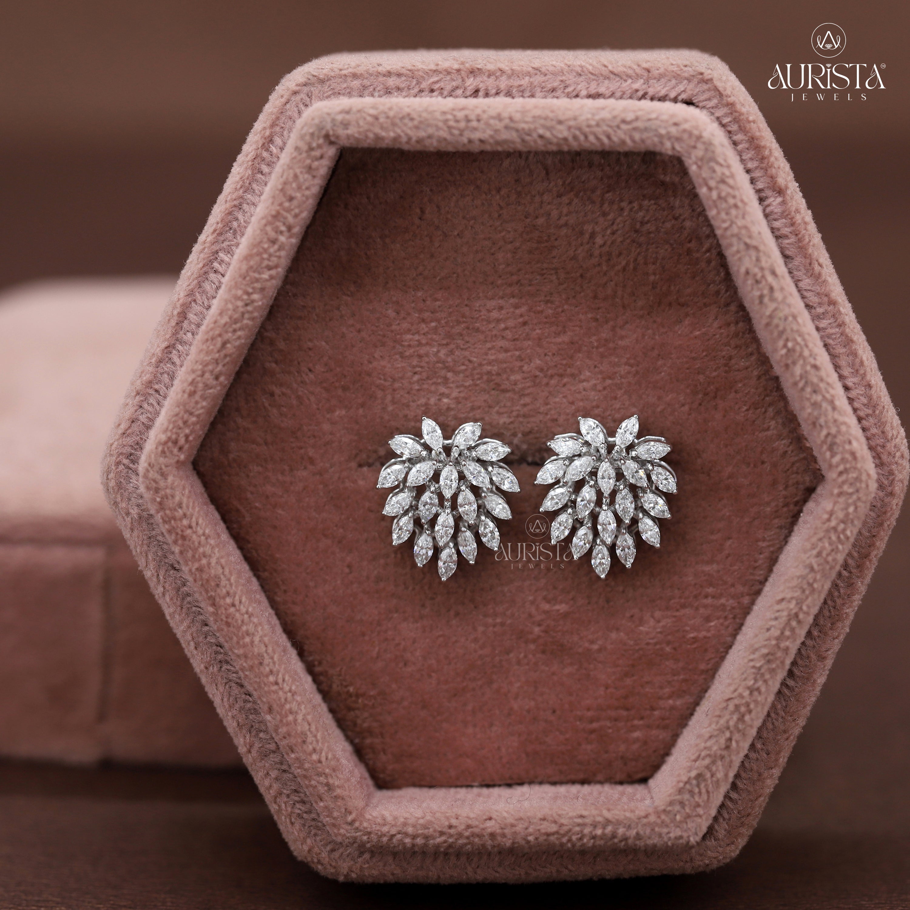 Dazzling Bloom – Yellow Gold Cluster Diamond Jewelry Set