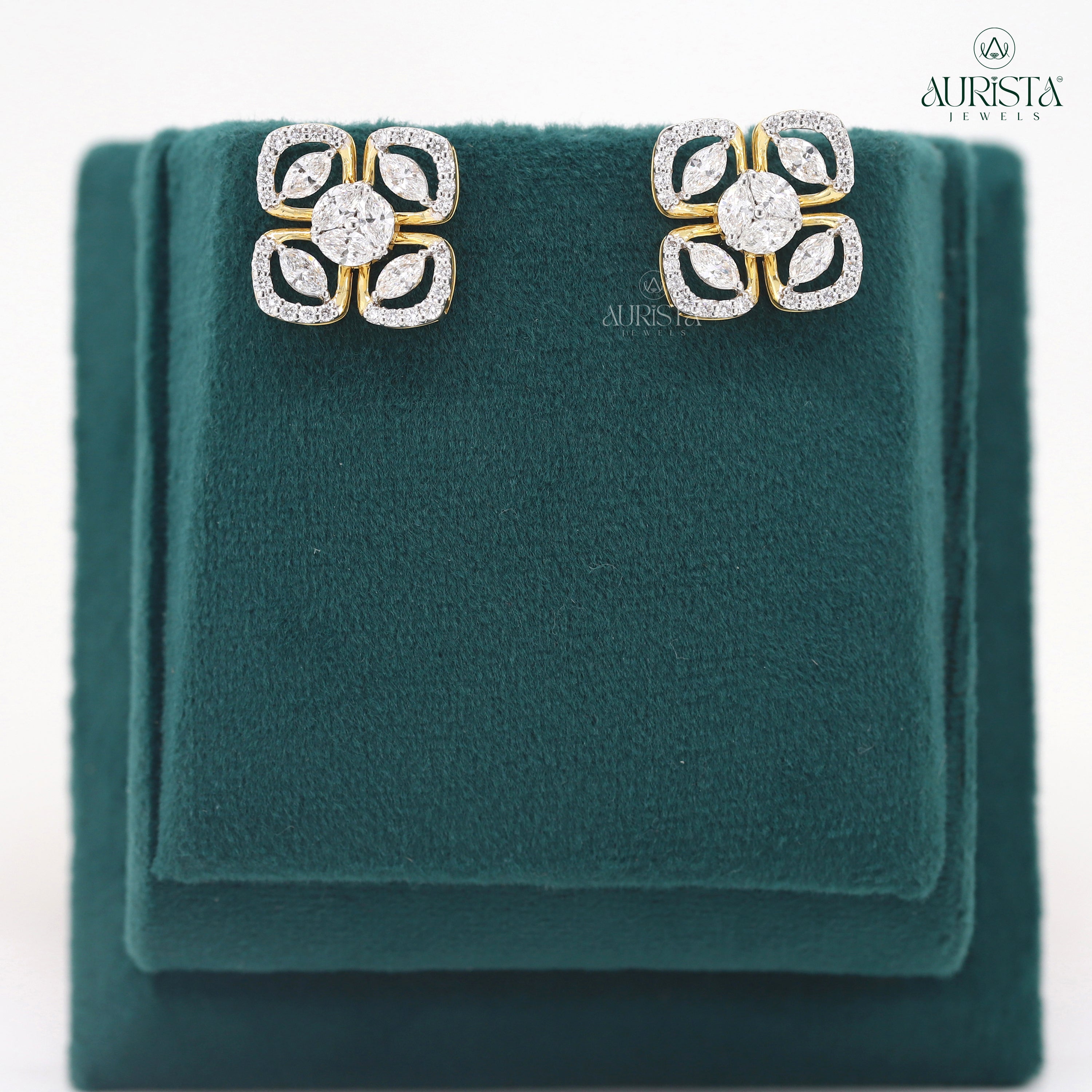 Dazzling Bloom – Yellow Gold Cluster Diamond Jewelry Set