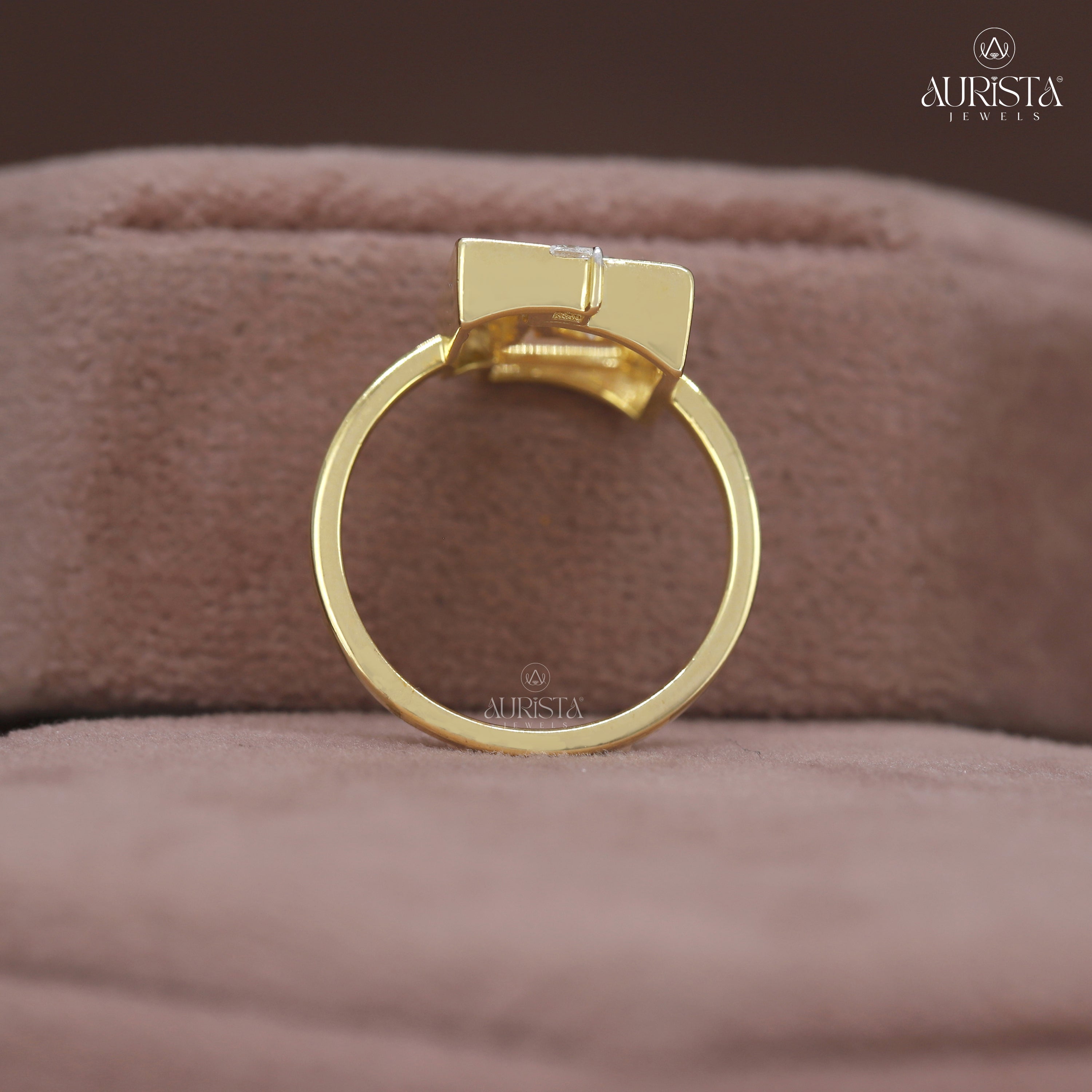 Timeless Promise – Yellow Gold Ring with MIx Diamond
