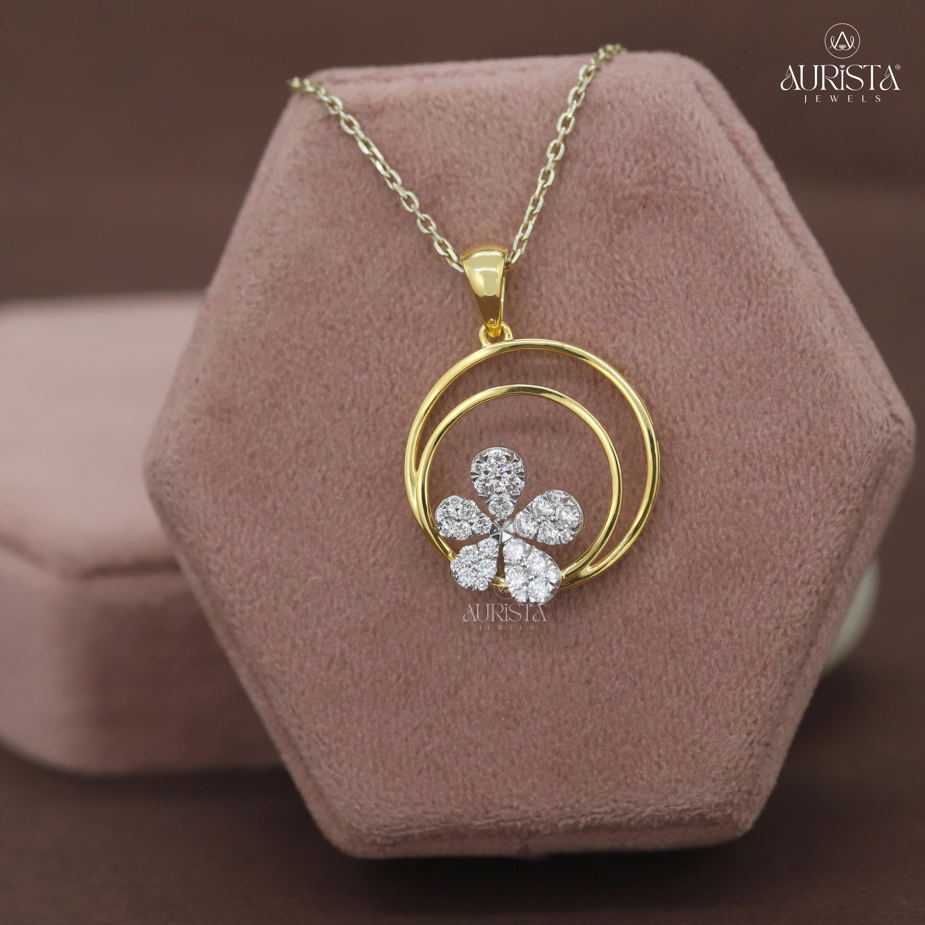 Round Floral Design Diamond Jewelry Set in Yellow Gold