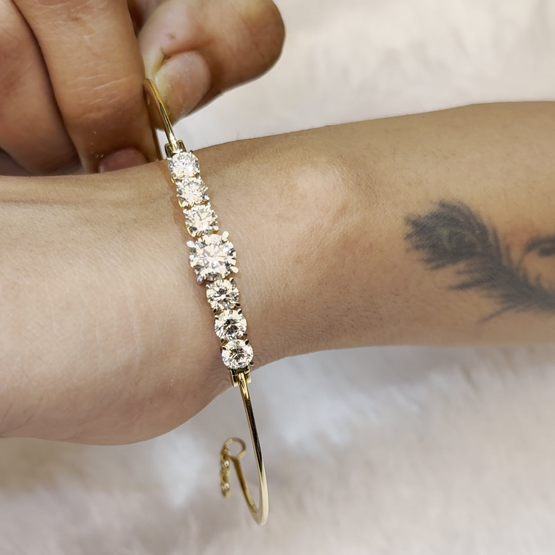 Eternal Embrace – Diamond Bracelet in Yellow Gold