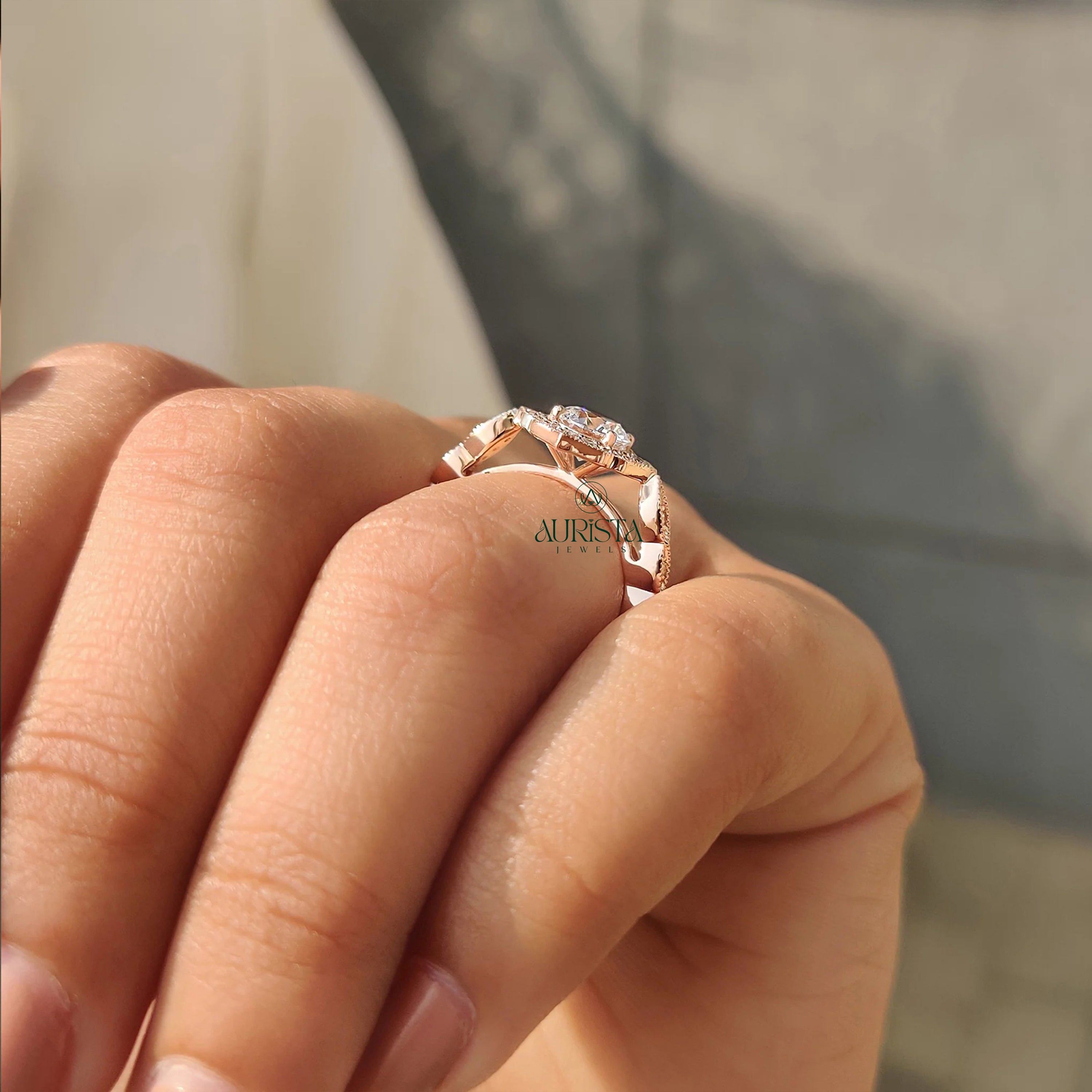 Majestic Round Brilliant Diamond Ring in Solid Gold
