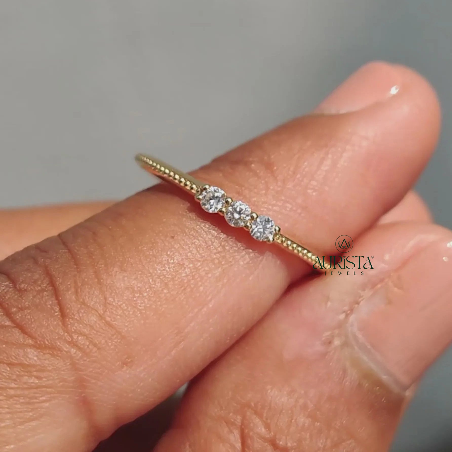 Golden Sparkle – Rich Elegance with Fine Shine