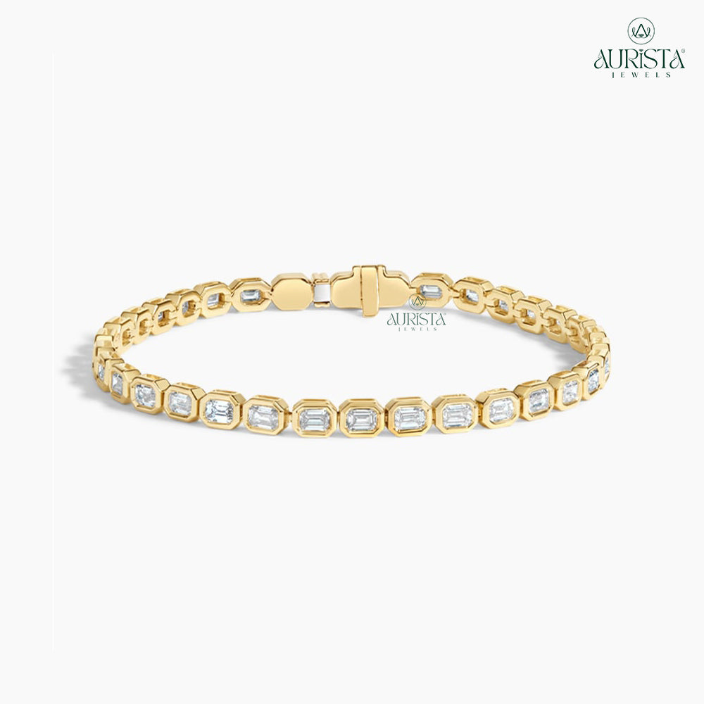 Gleam of Forever Yellow Gold Bracelet with Emerald Diamonds