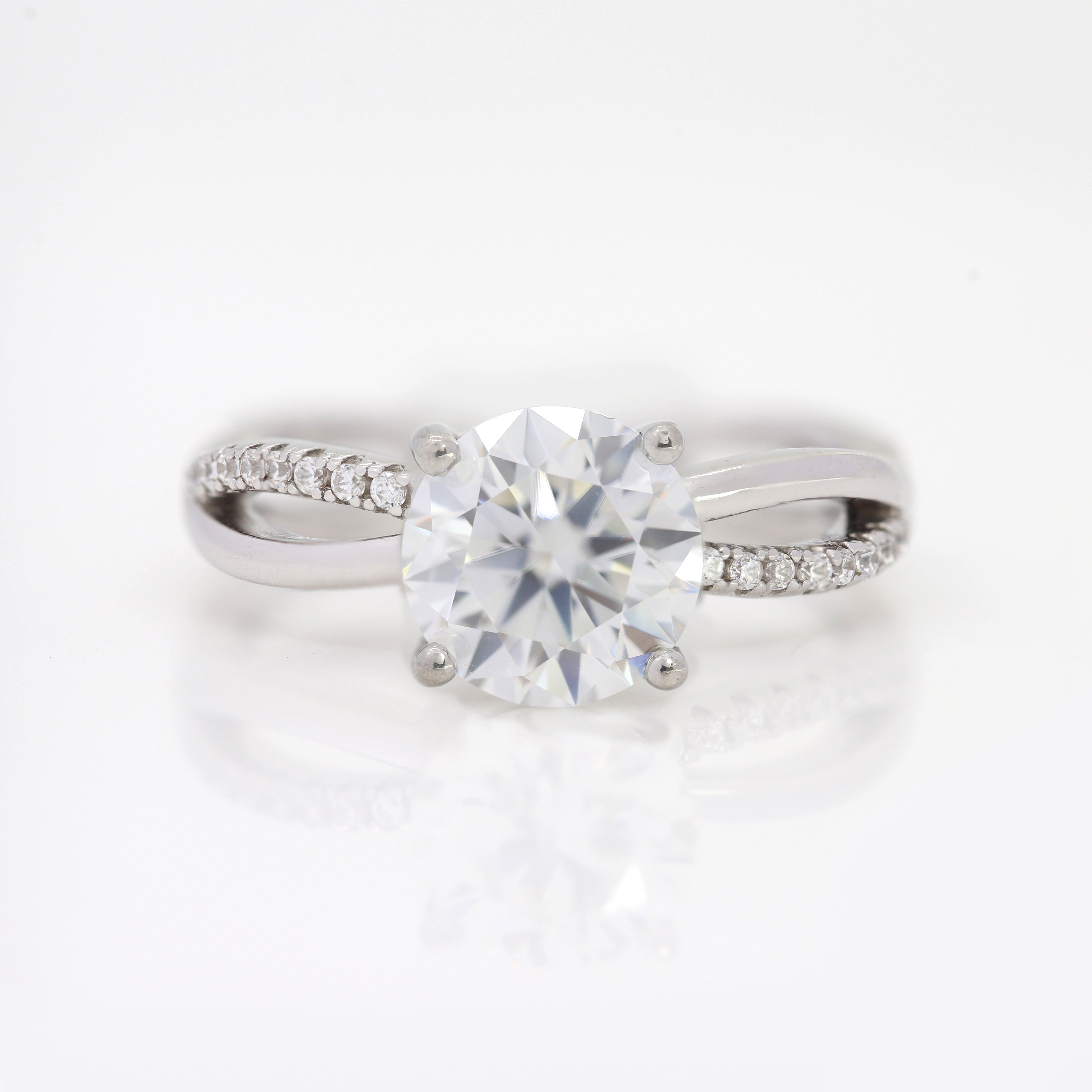 Pure Brilliance – Custom Round White Diamond Ring