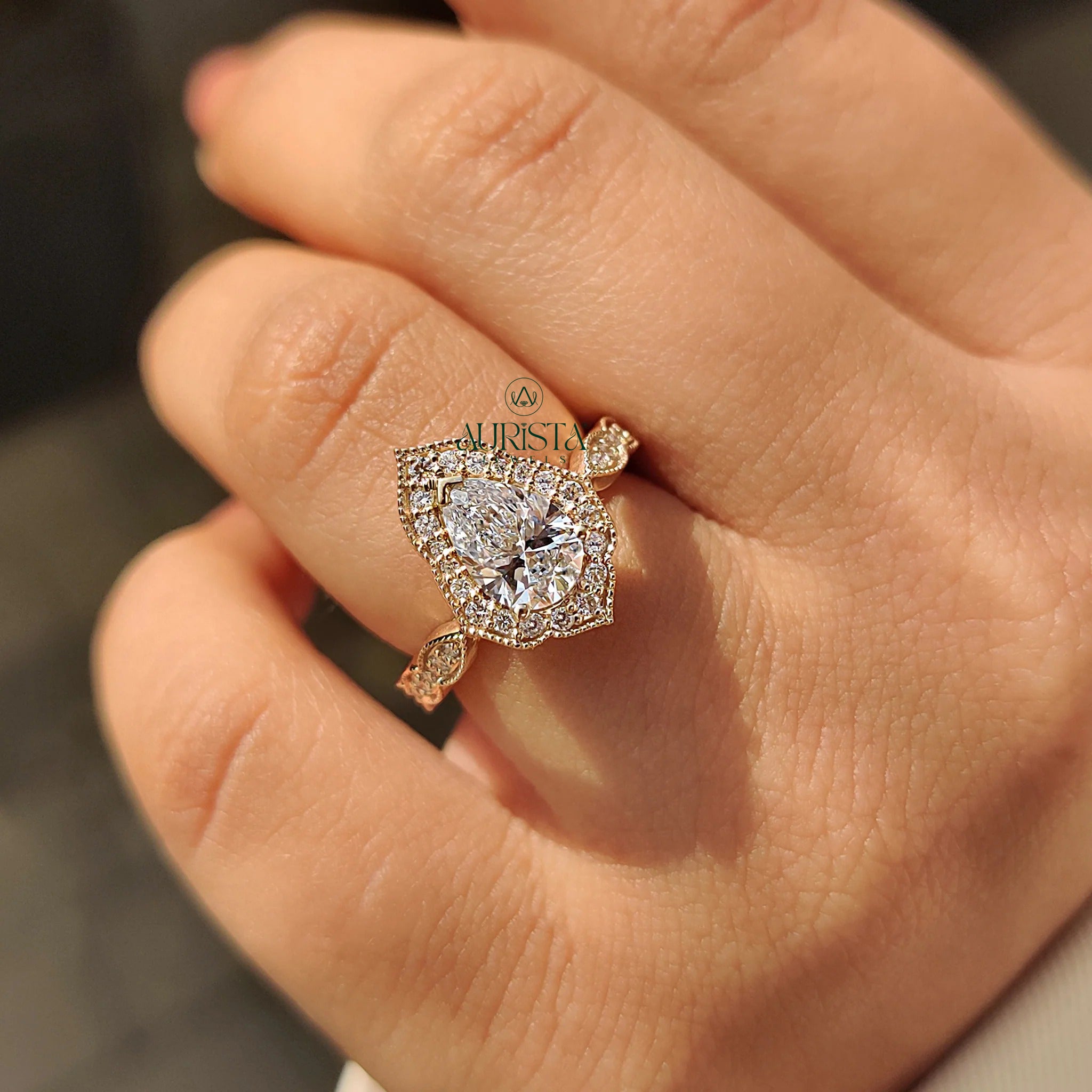 Dreamy Pear Halo Ring with Elegant Diamond Glow