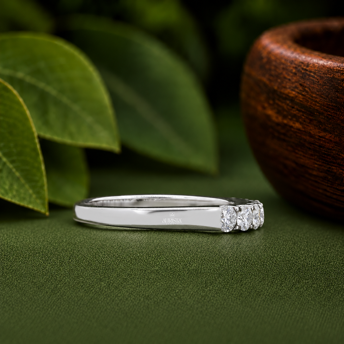 Bound by Brilliance – White Gold Ring with Round Diamond