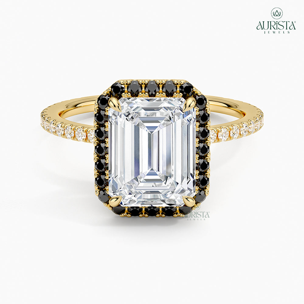 Eternal Touch – Yellow Gold Ring with Emerald Diamond