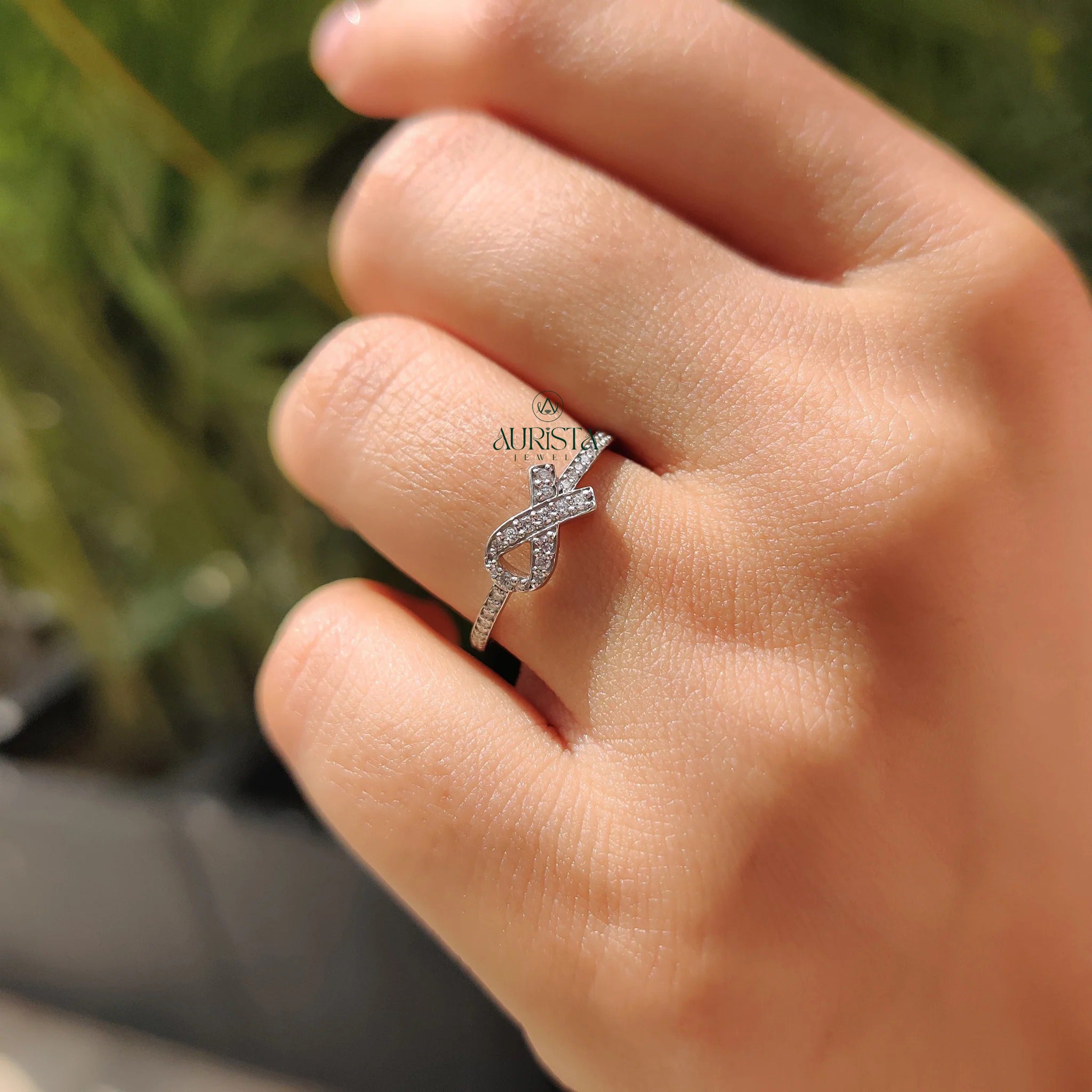 Golden Pave Desire – Classic Ring with Radiant Spark