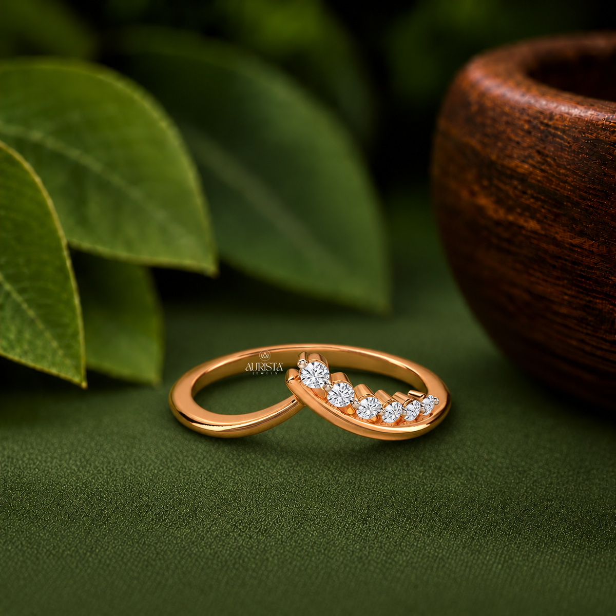 Round Lab Grown Diamond Curved Ring in Gold | Elegant Modern Minimalist Jewelry
