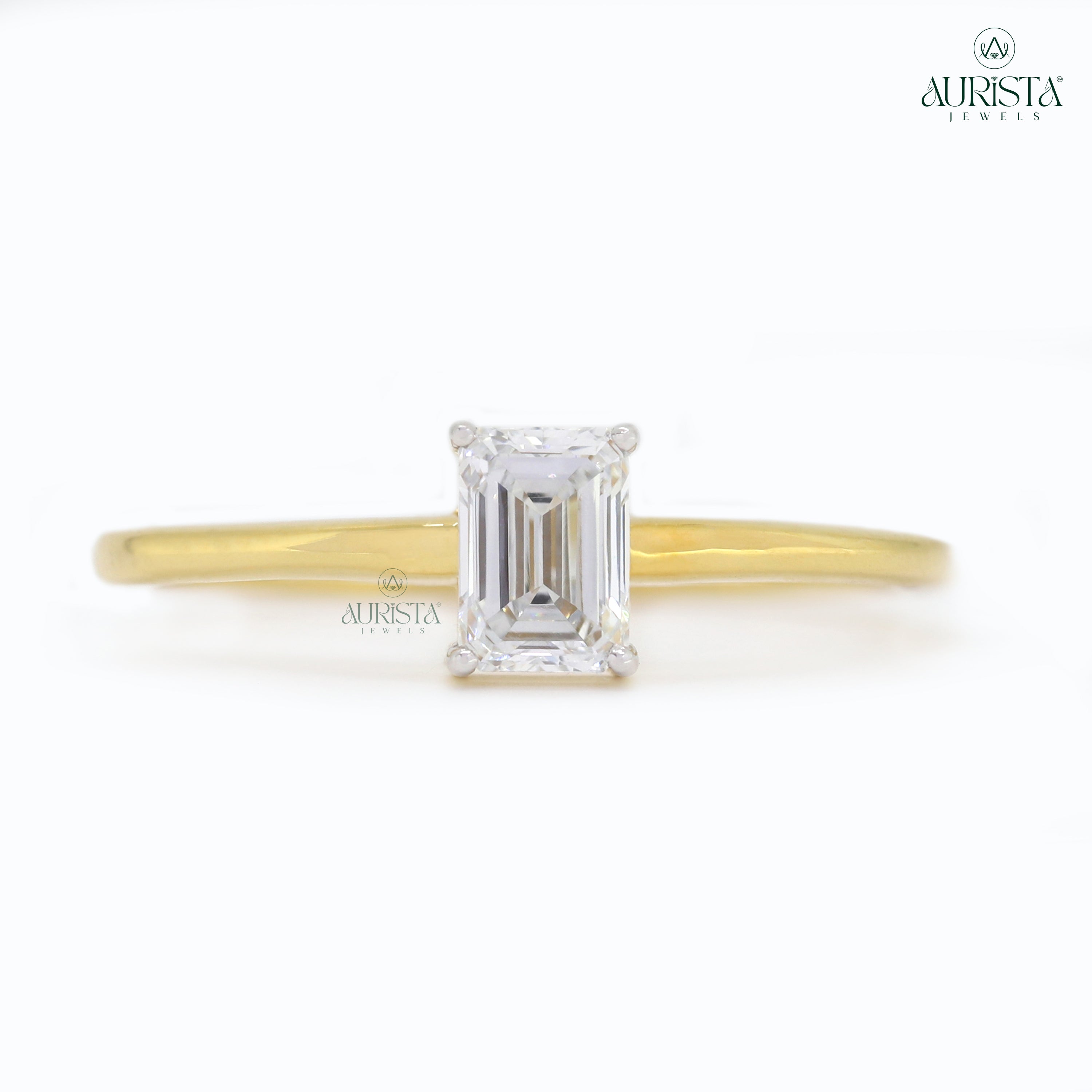 Lustre Divine – Yellow Gold Ring with Emerald Diamond