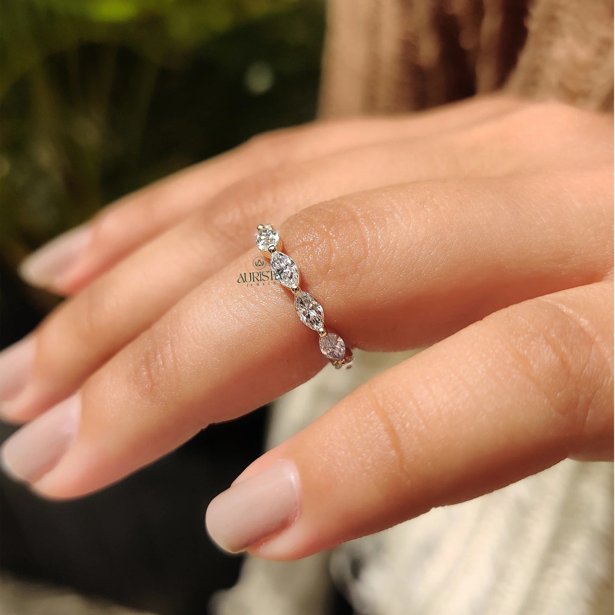 Eternal Sparkle – Glossy Ring with Fine Diamond