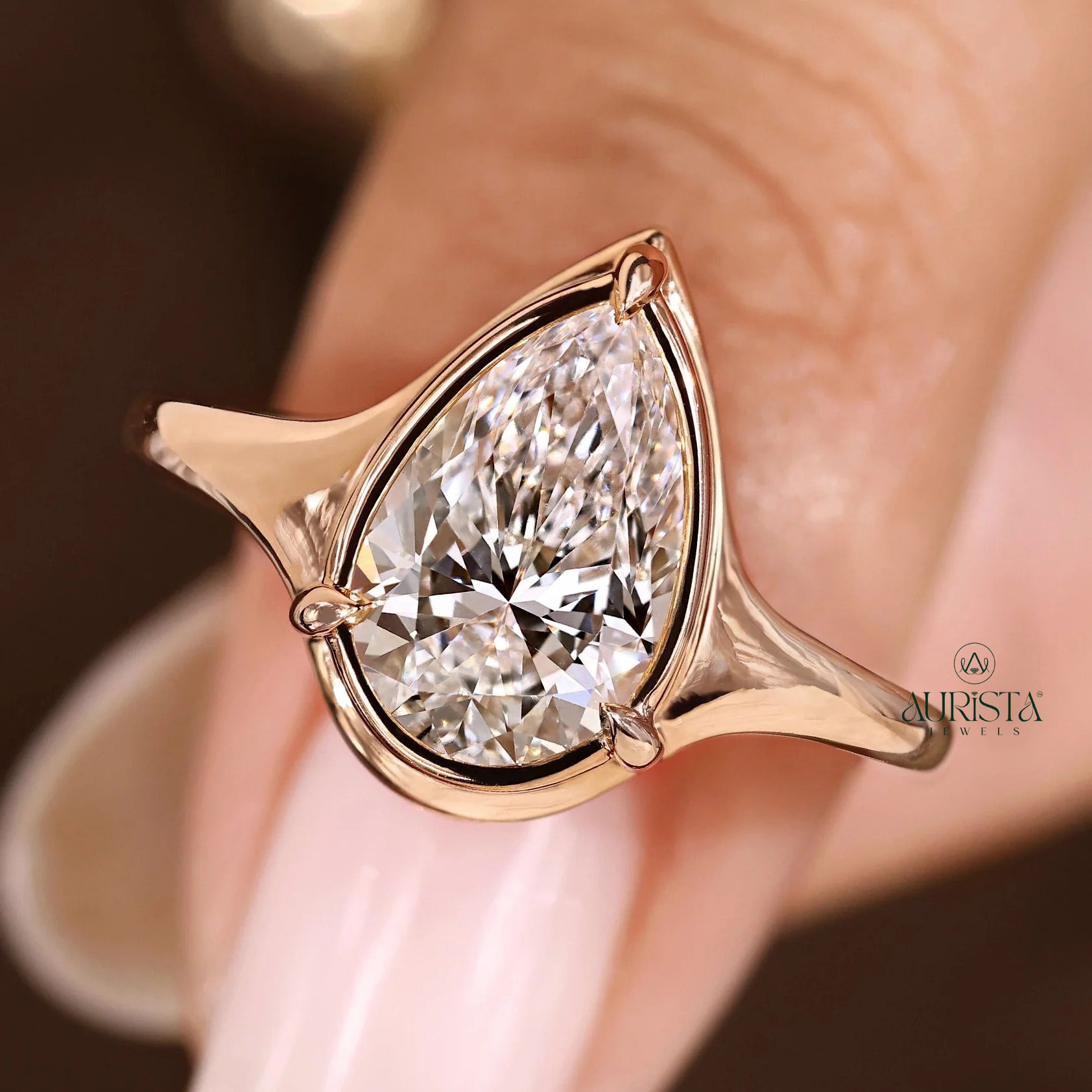 Minimal Diamond Ring with Pure Radiance