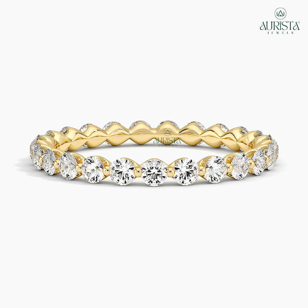 Circle of Love – Yellow Gold Band with Round Diamond
