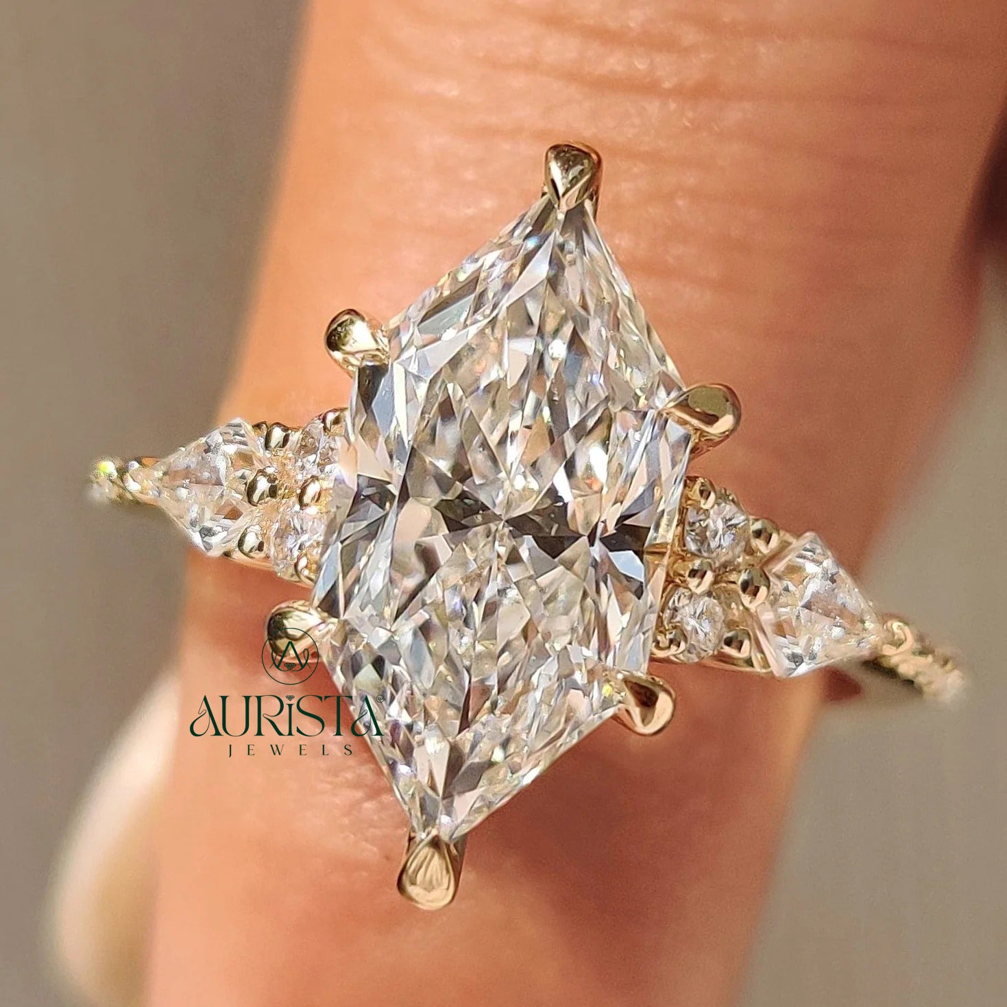 Golden Sparkle – Rich Elegance with Fine Shine