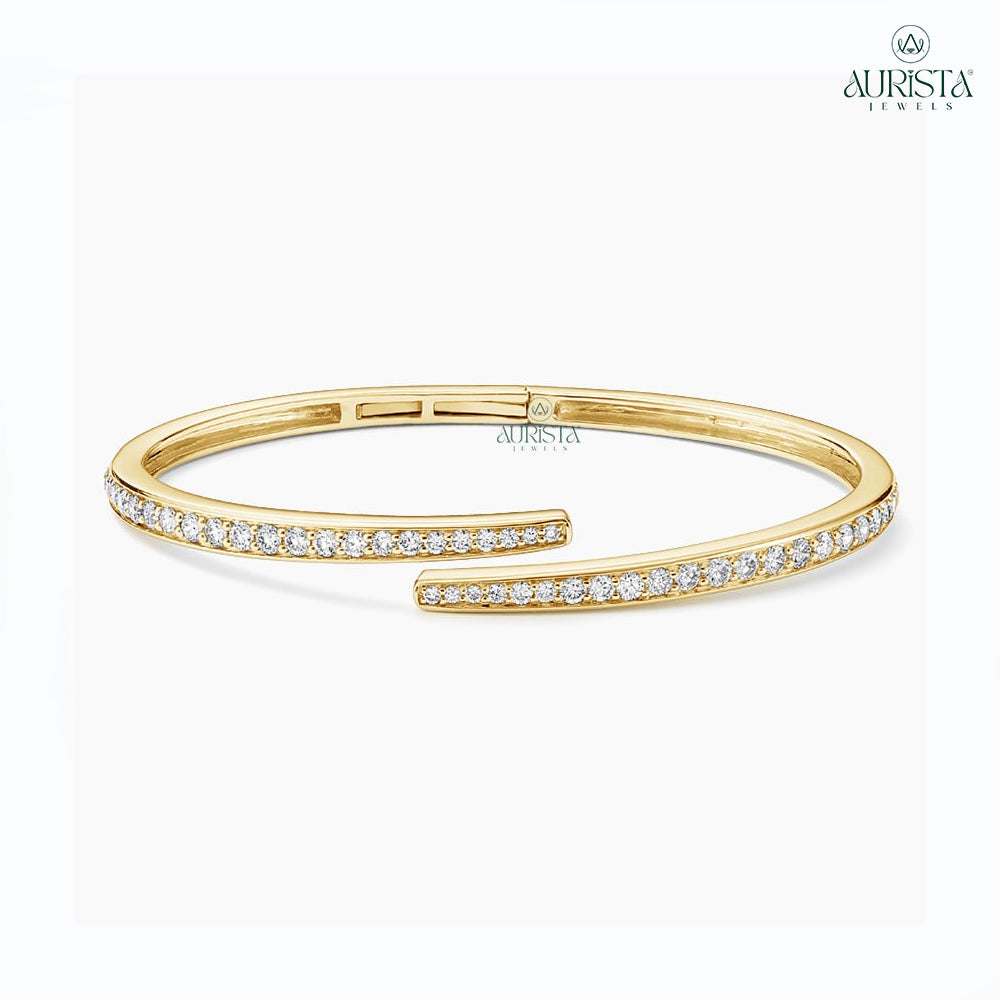 Shine of Love Yellow Gold Bracelet with Round Diamonds