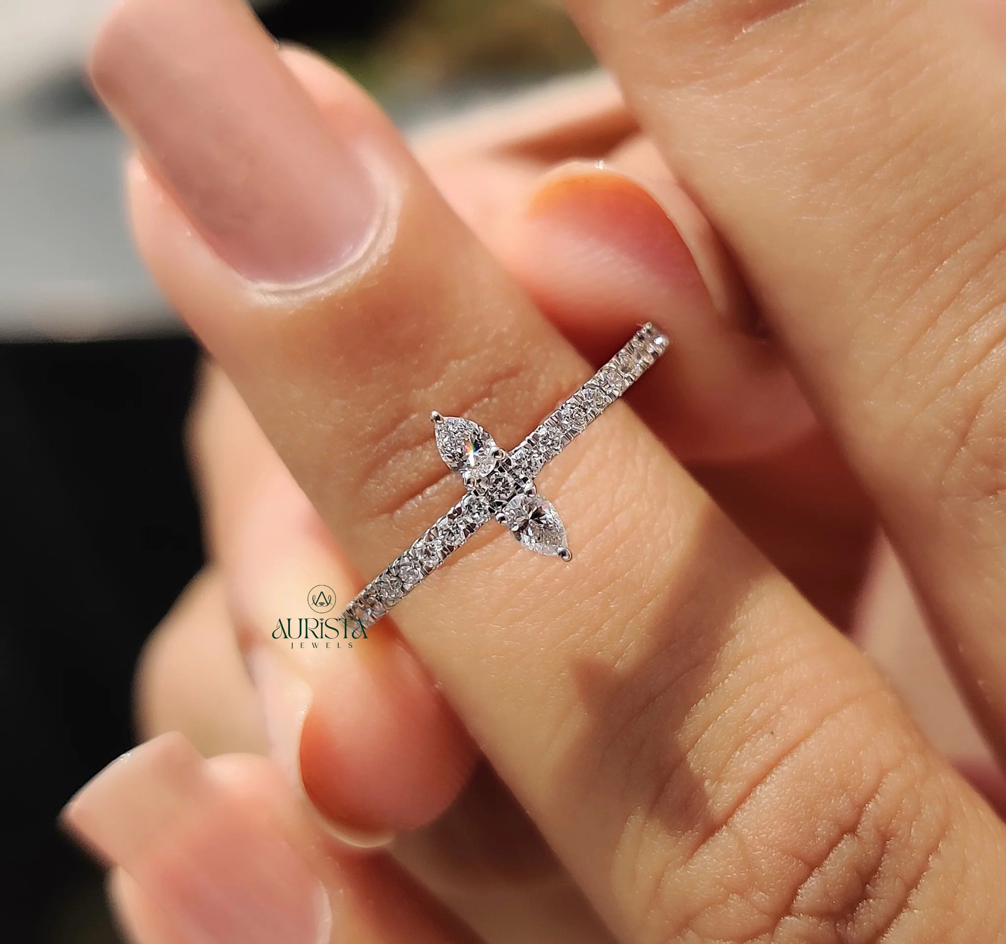 Golden Pave Desire – Classic Ring with Radiant Spark