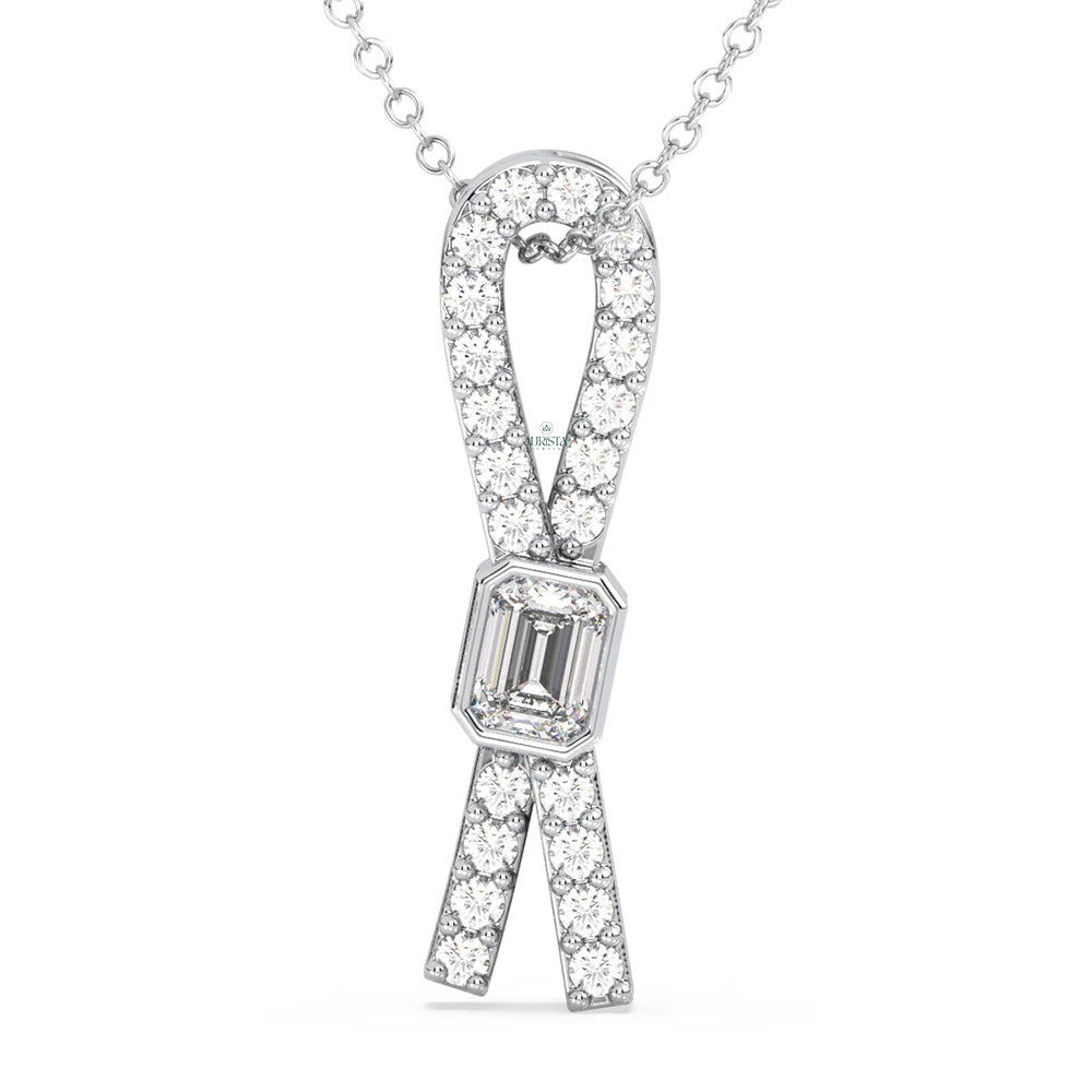 Luminous Charm Round Diamond Pendant in Rose Gold