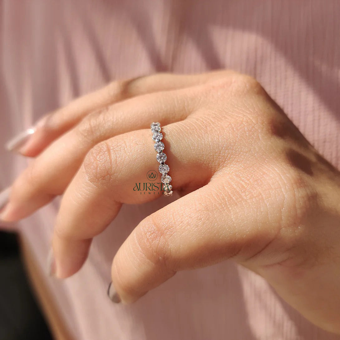 Bound in Glow – Premium Charm with Brilliant Spark