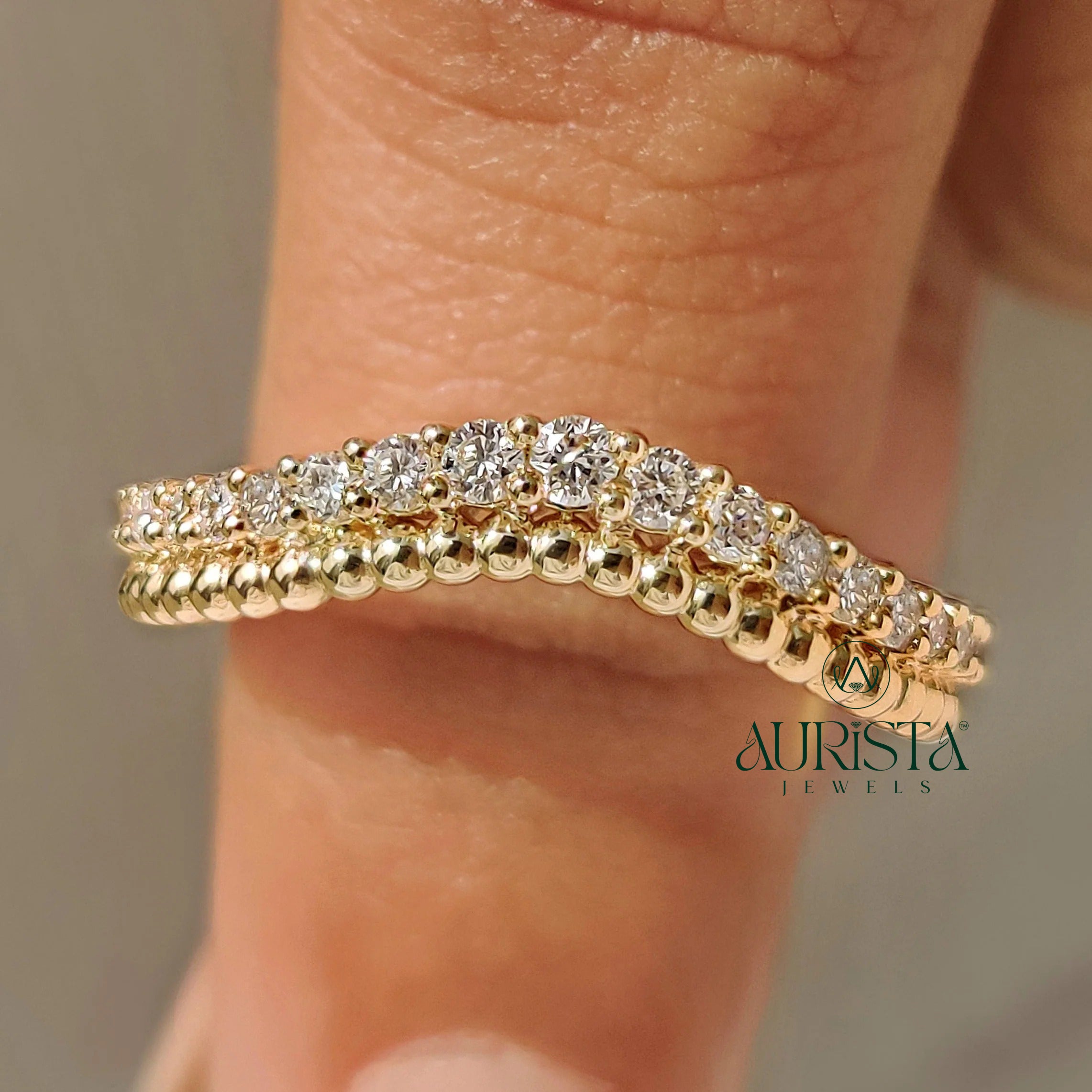 Golden Aura – Elegant Ring with Dazzling Diamond