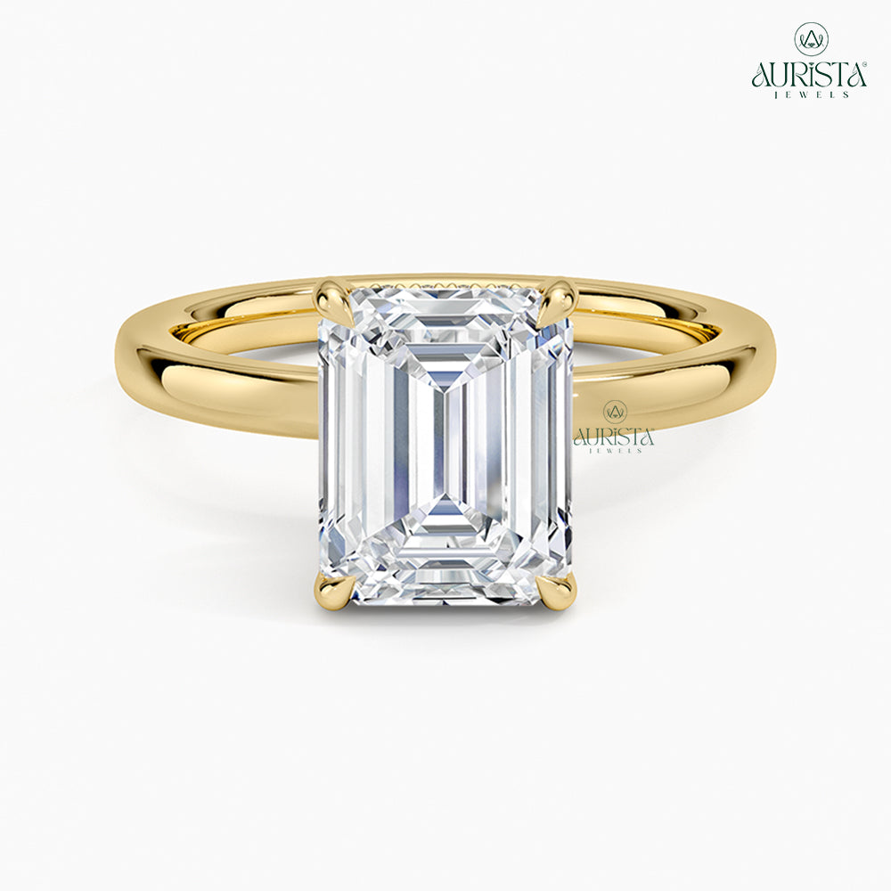 Forever Bound – Yellow Gold Ring with Emerald Diamond