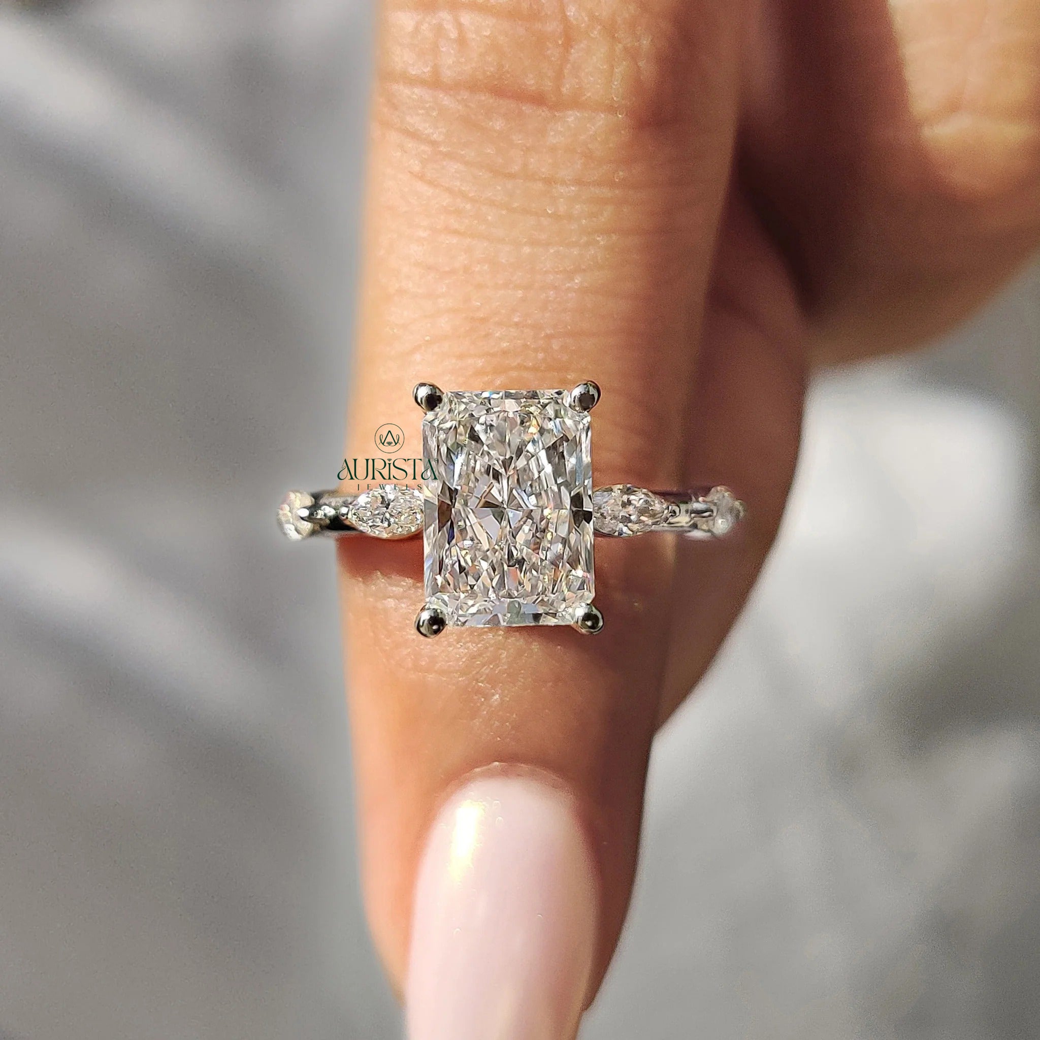 Eternal Pave Shine – Classic Ring with Soft Sparkle