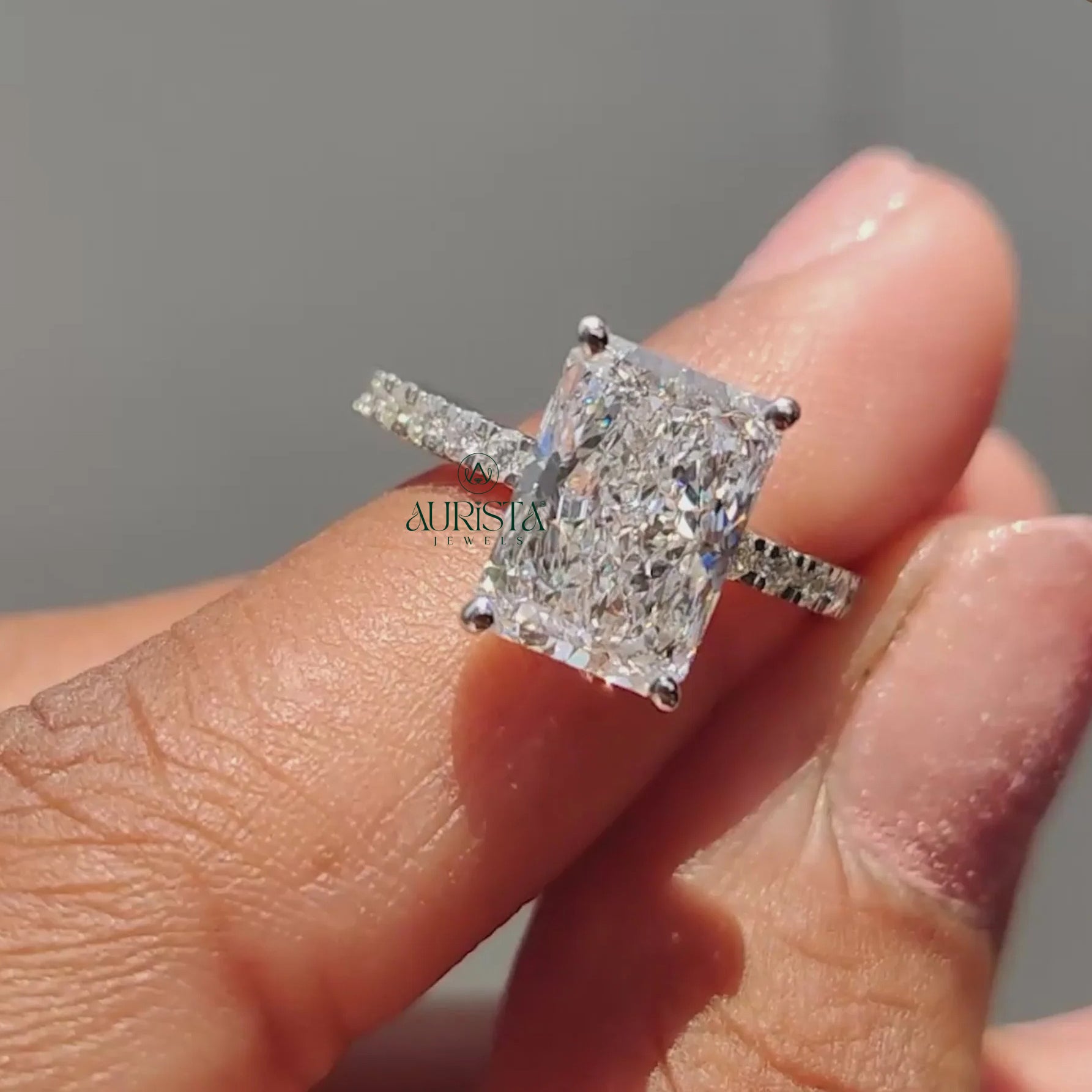 Sacred Pave Glow – Rich Ring with Dazzling Sparkle