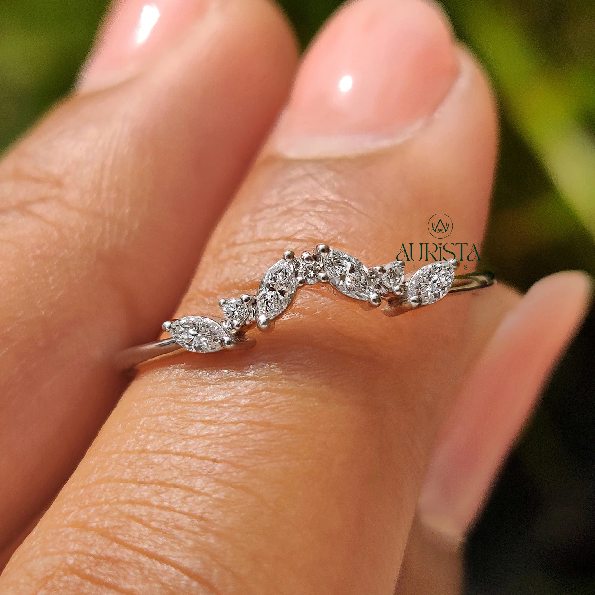 Forever Grace – Classic Ring with Sparkling Diamond