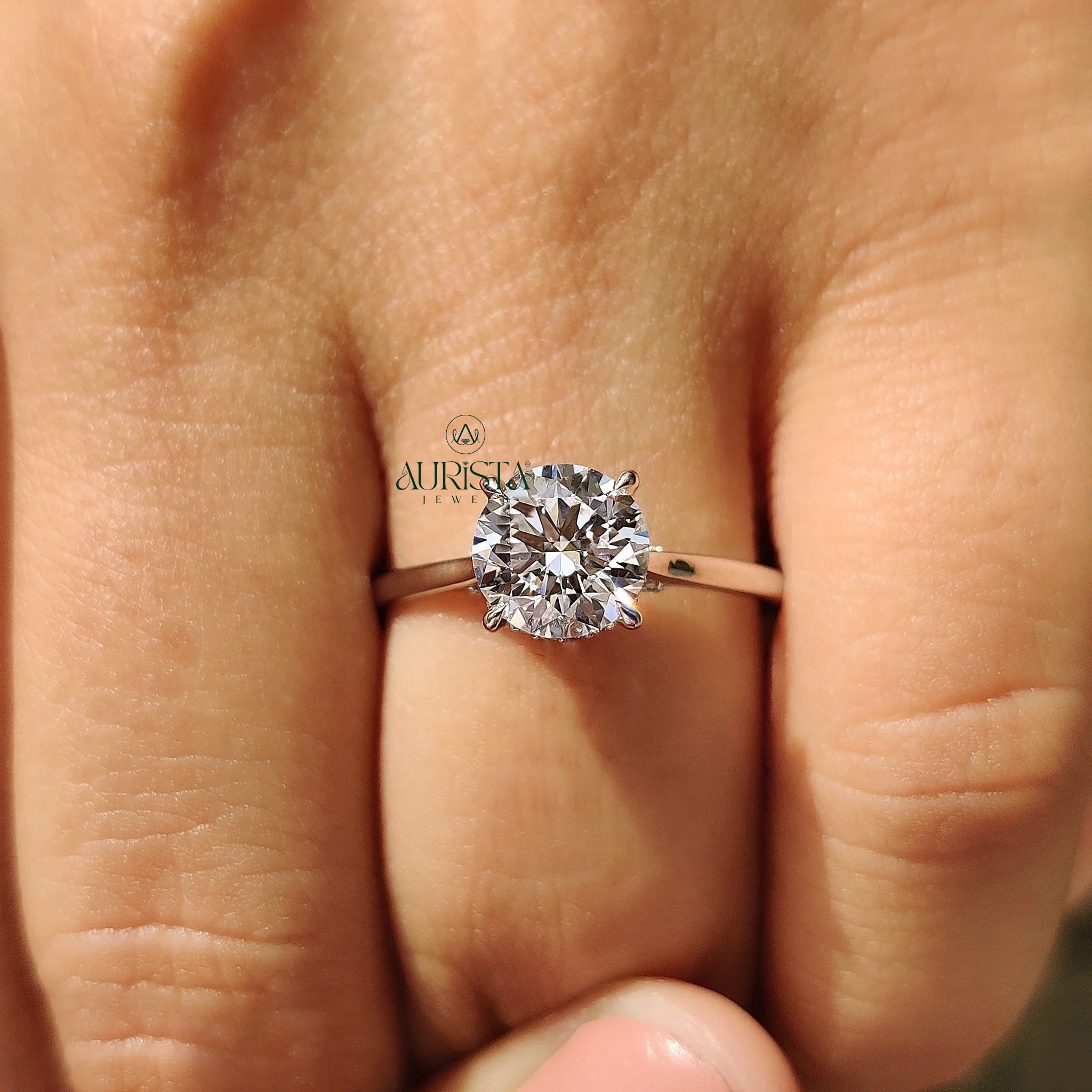 Graceful Round Diamond Ring with Timeless Beauty
