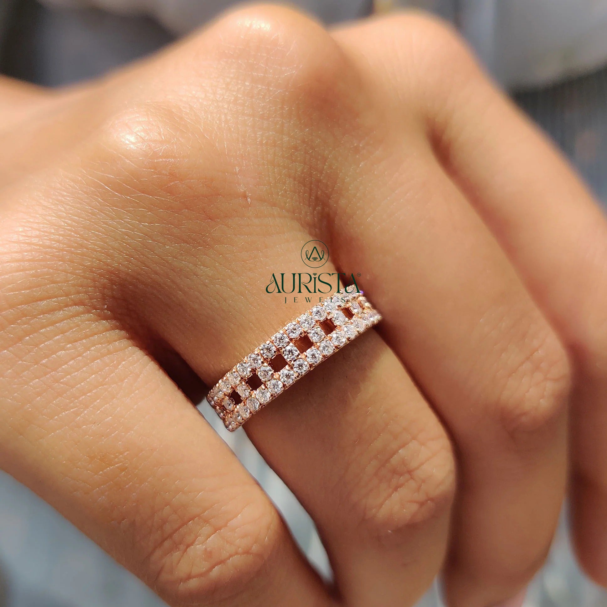 Bound in Glow – Premium Charm with Brilliant Spark