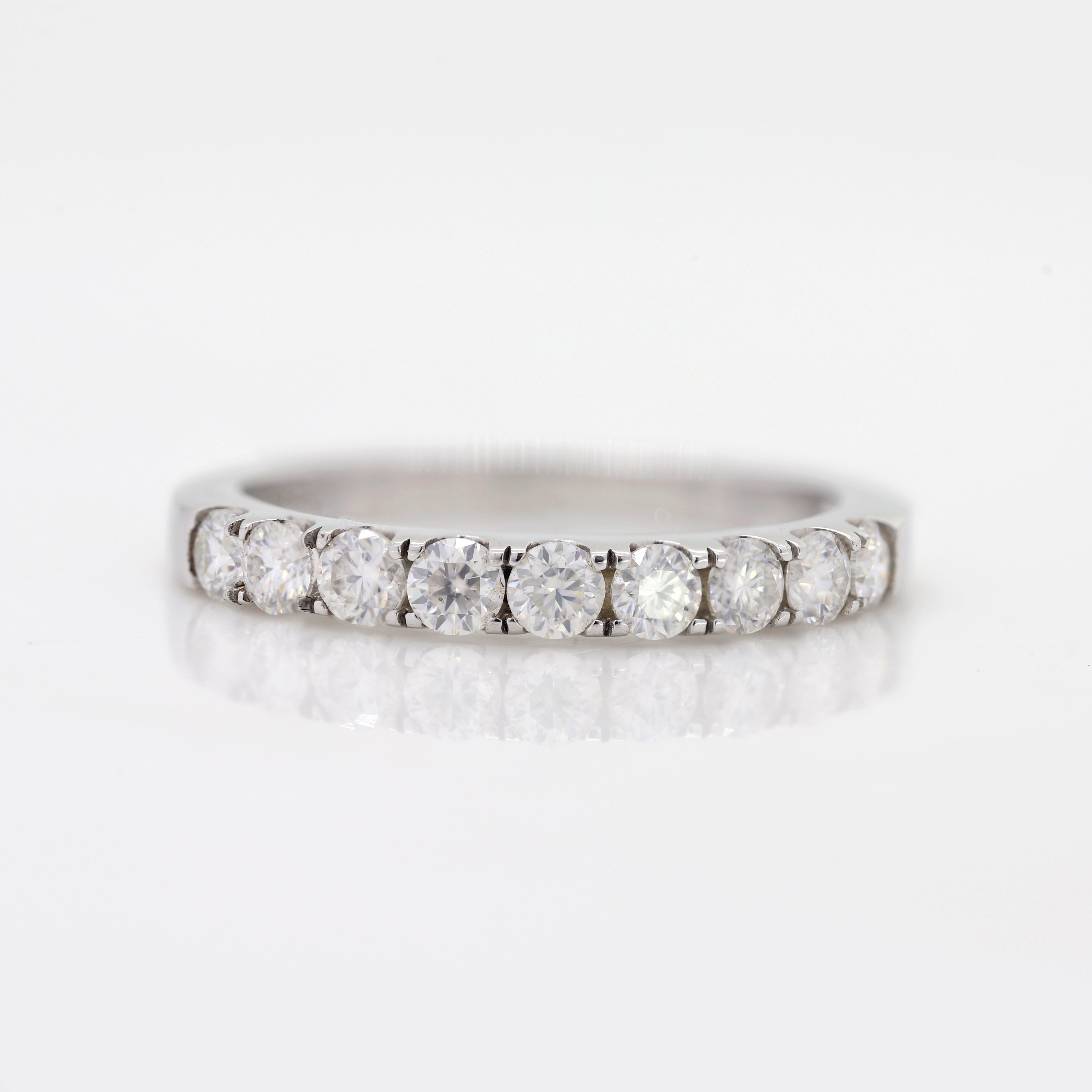 Bound by Brilliance – White Gold Ring with Round Diamond