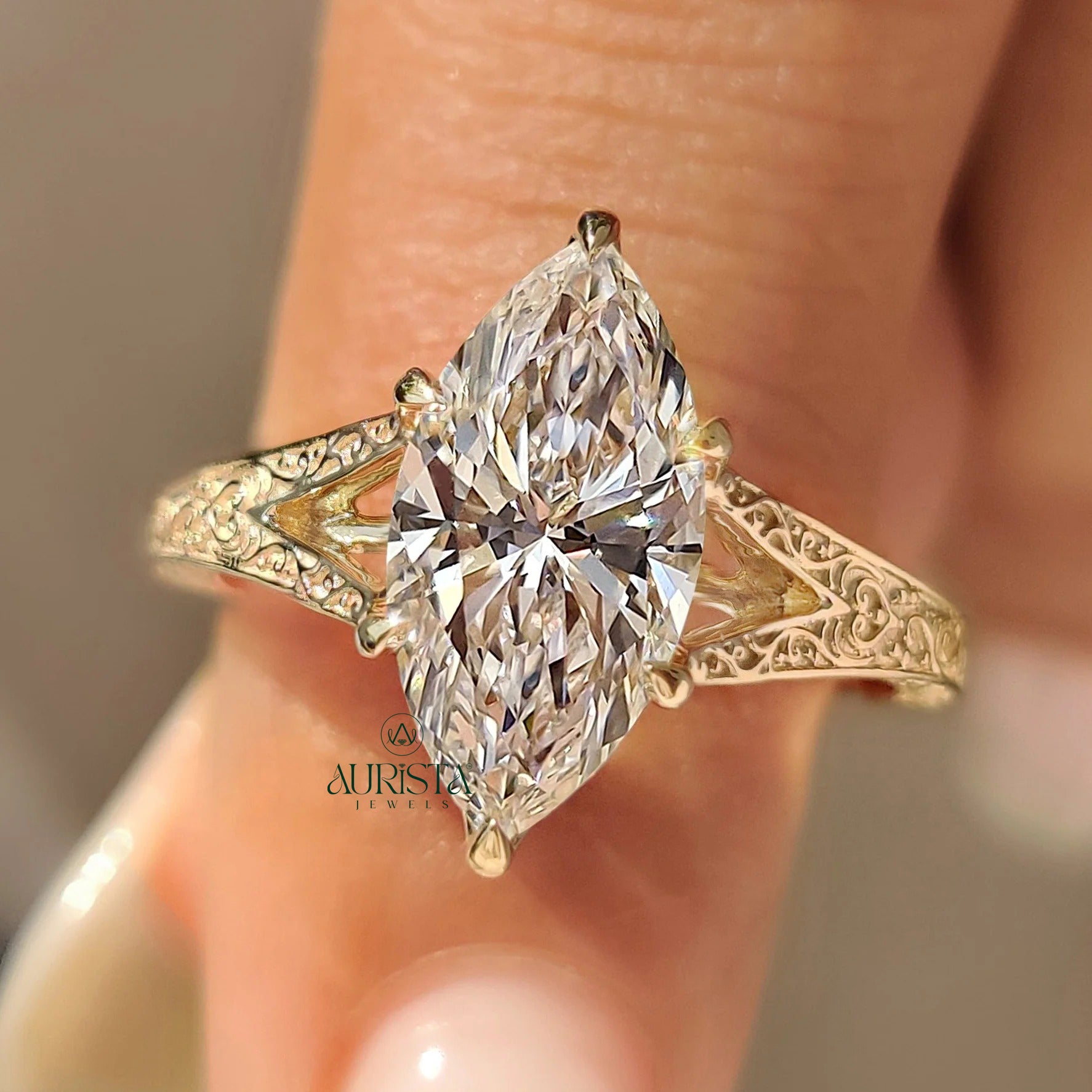 Graceful Diamond Solitaire with Fine Detailing