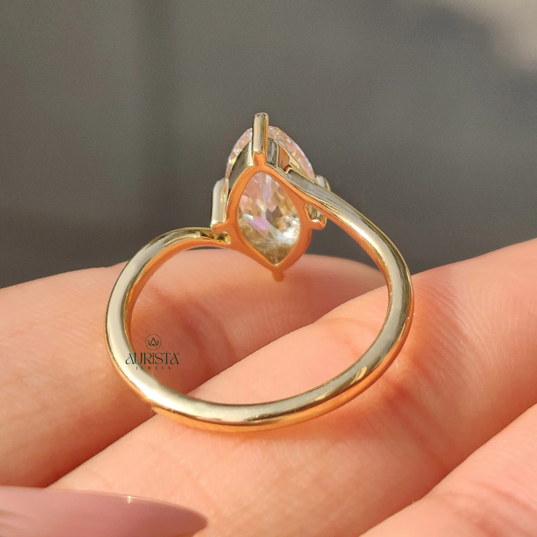 Pure Elegance Solitaire Ring with Bright Sparkle