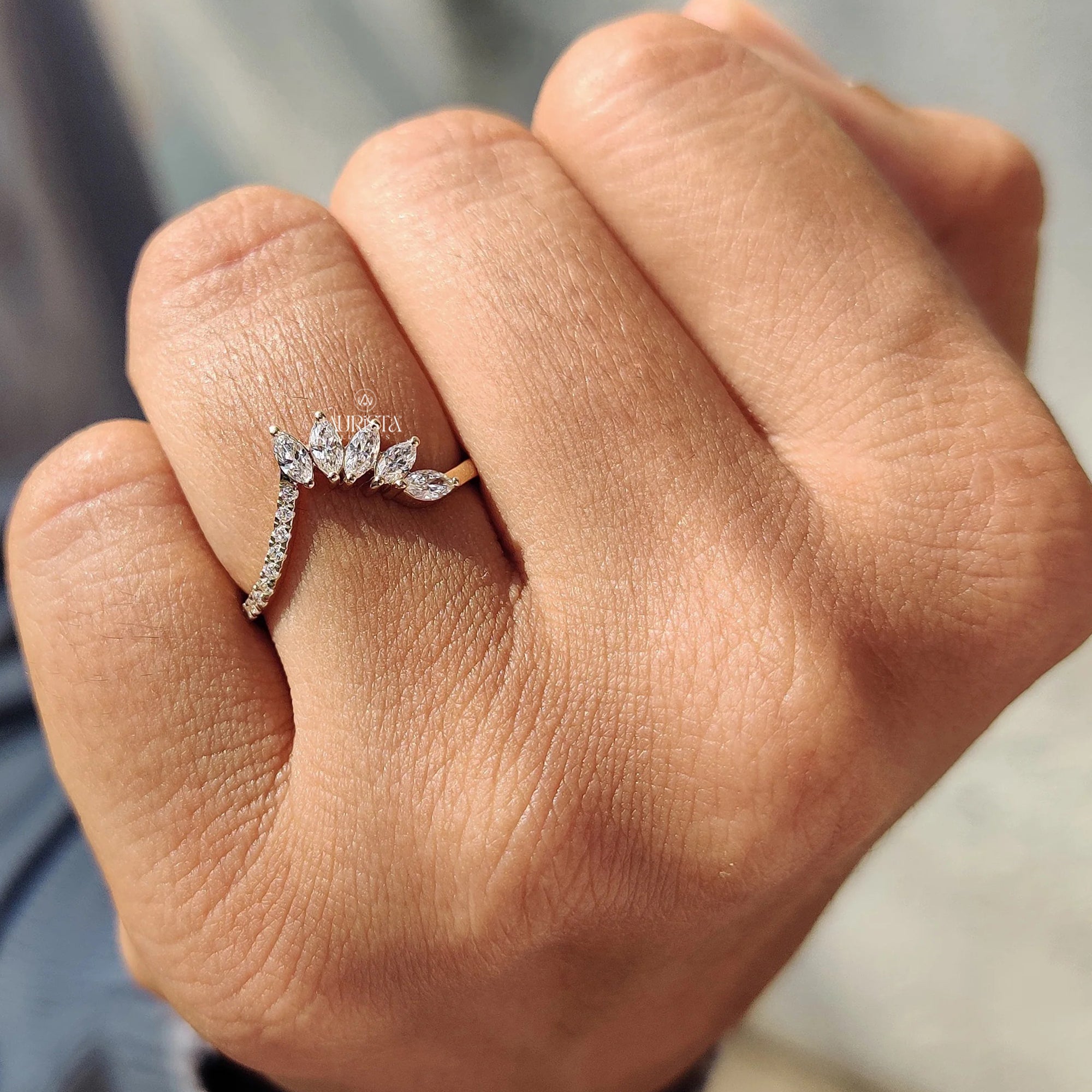 Luxury Curved Diamond Gold Ring for Women