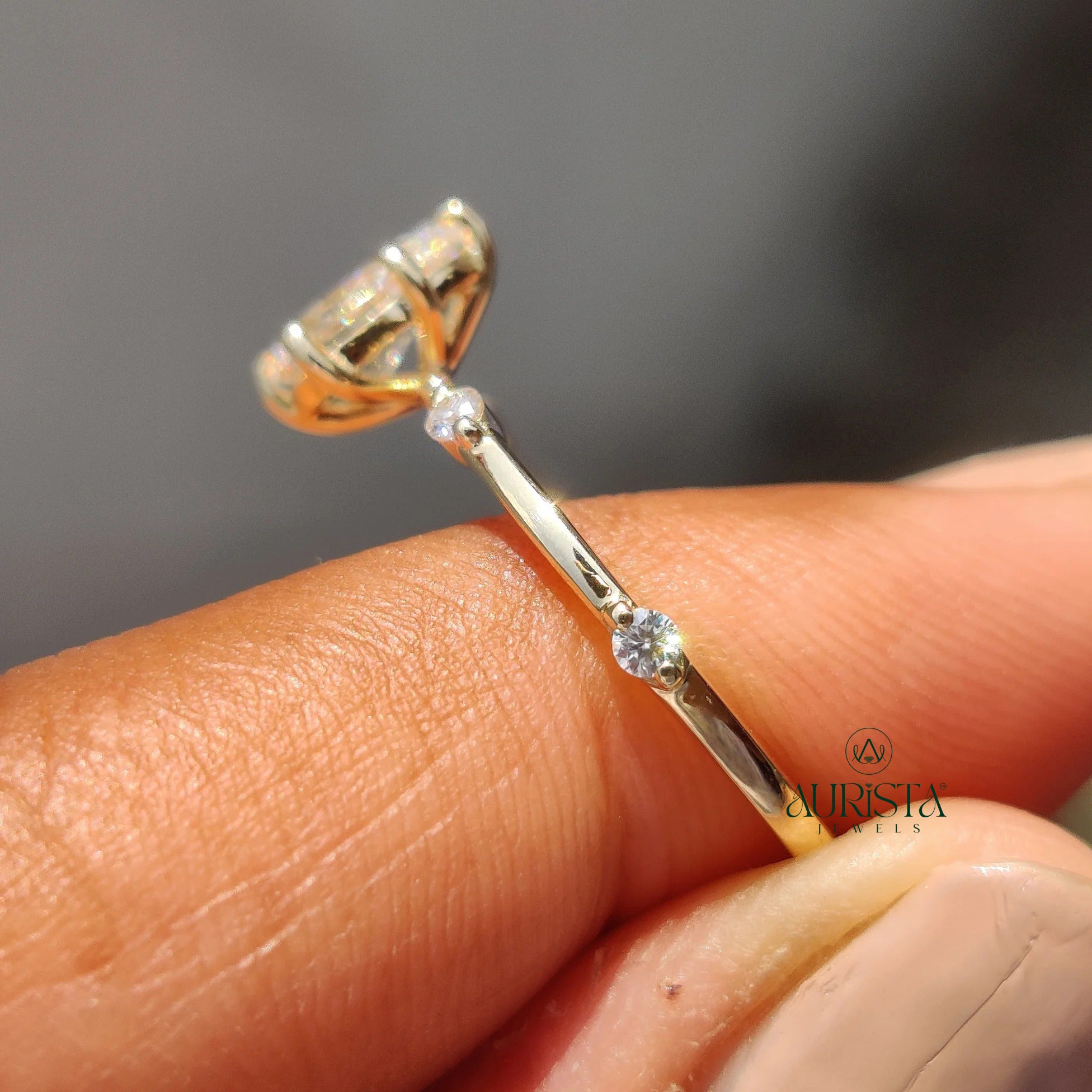 Minimal Diamond Ring with Pure Radiance