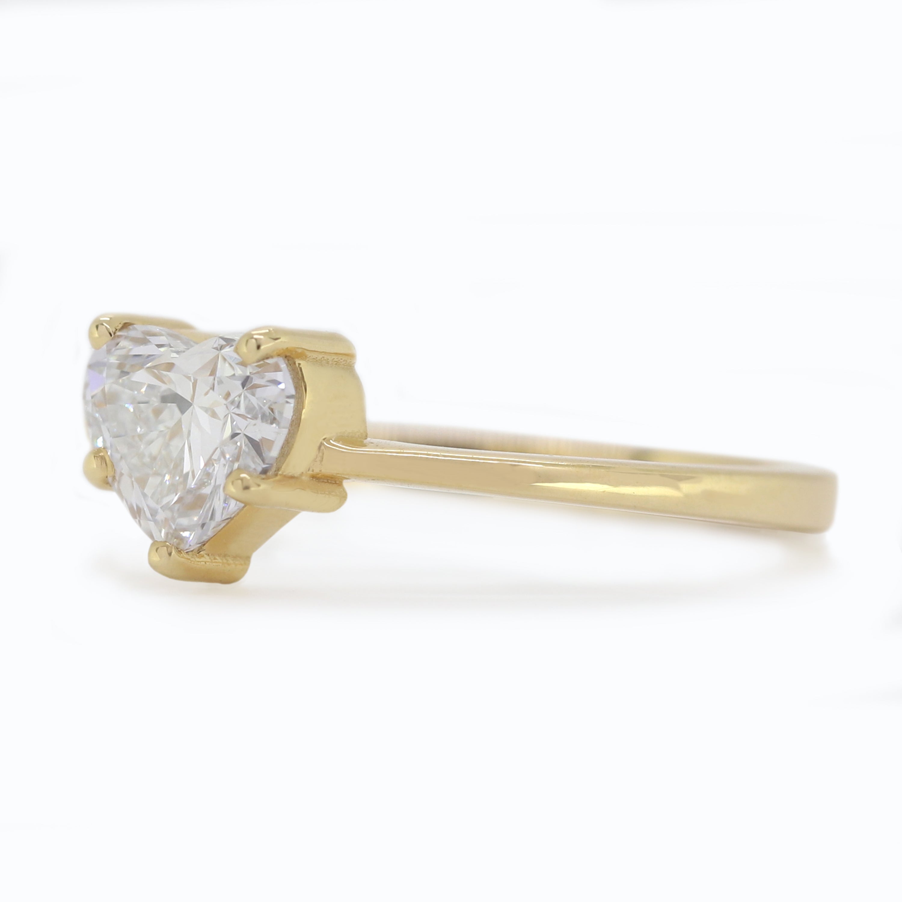 Timeless Union – Yellow Gold Band with Heart Diamond
